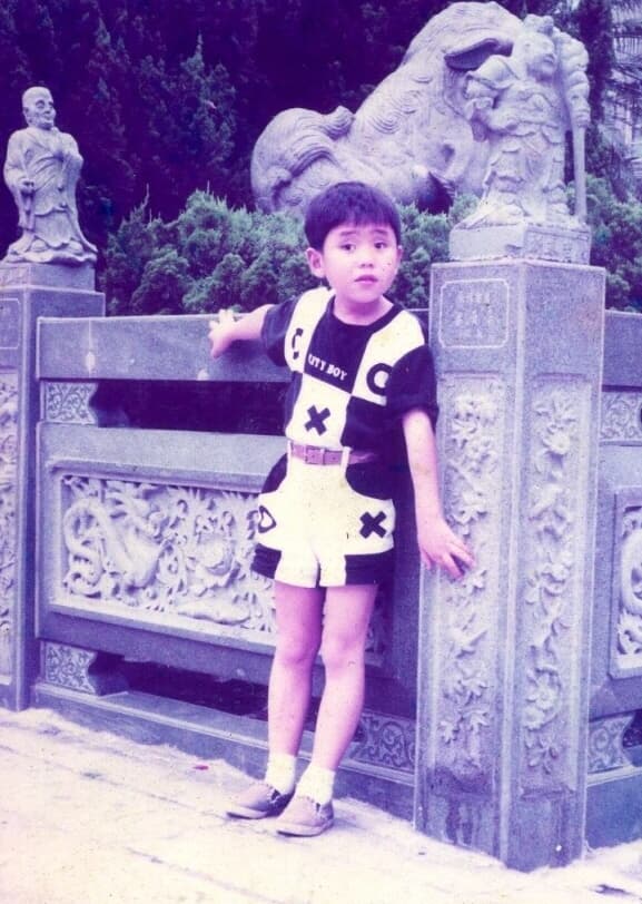 小學一年級時,林宏宇與家人出遊時的照片。(林宏宇提供)
