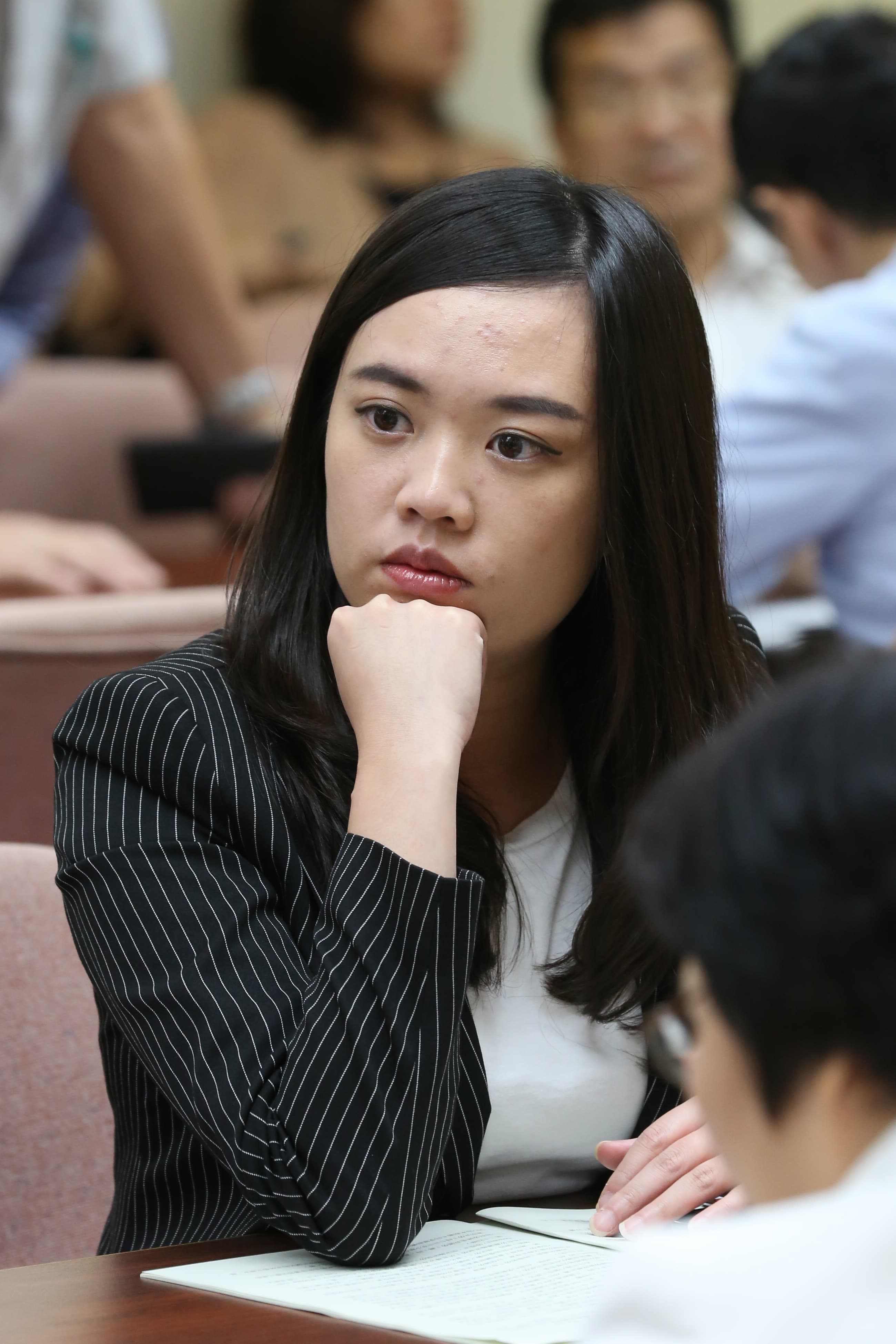 立委黃國昌點名民進黨立委呂孫綾（圖）相比，指賴嘉倫「差的只是沒有一個好爸爸」。