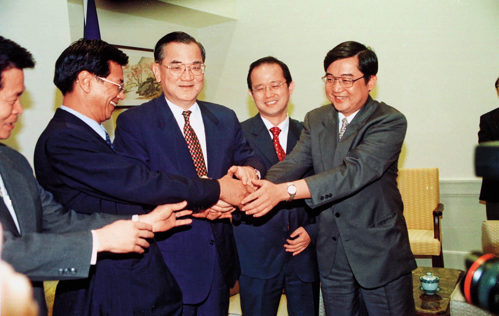 楊敏華曾活躍於政界，與前副總統連戰等黨政人士關係不錯。（中央社）