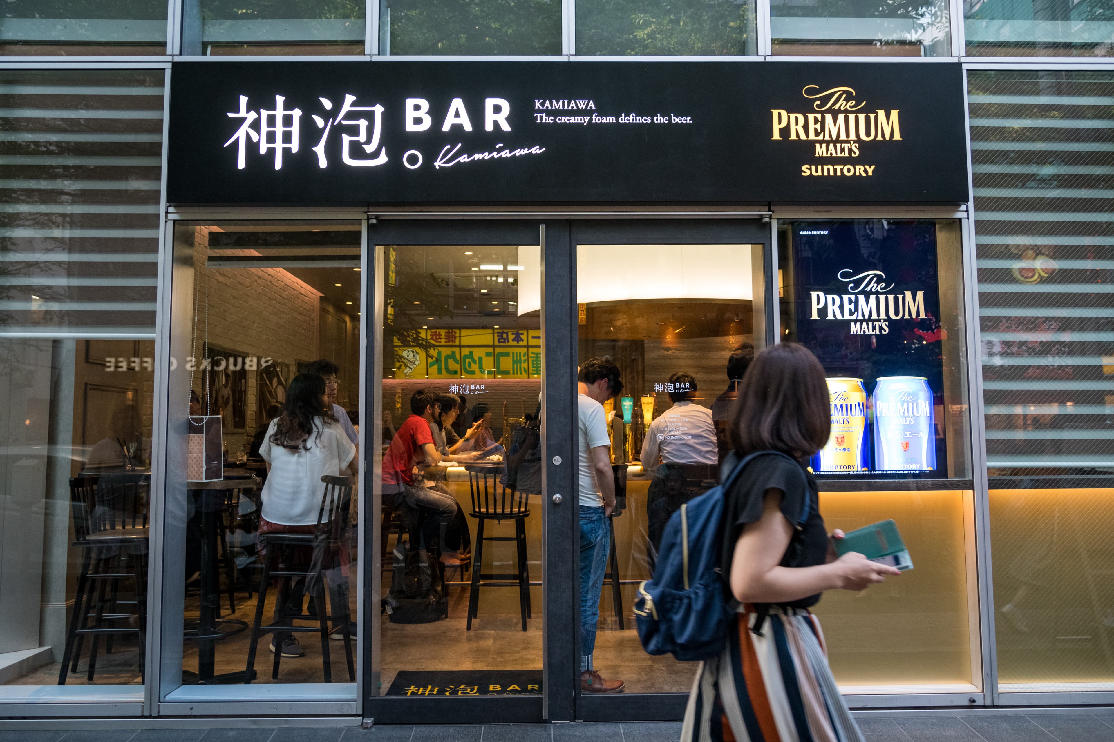 今年2月才開幕的「神泡BAR」位於東京車站附近。