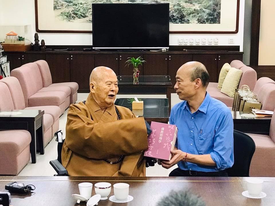 會晤日籍官員上演大遲到,韓國瑜臉書曝光原因。(翻攝韓國瑜臉書)