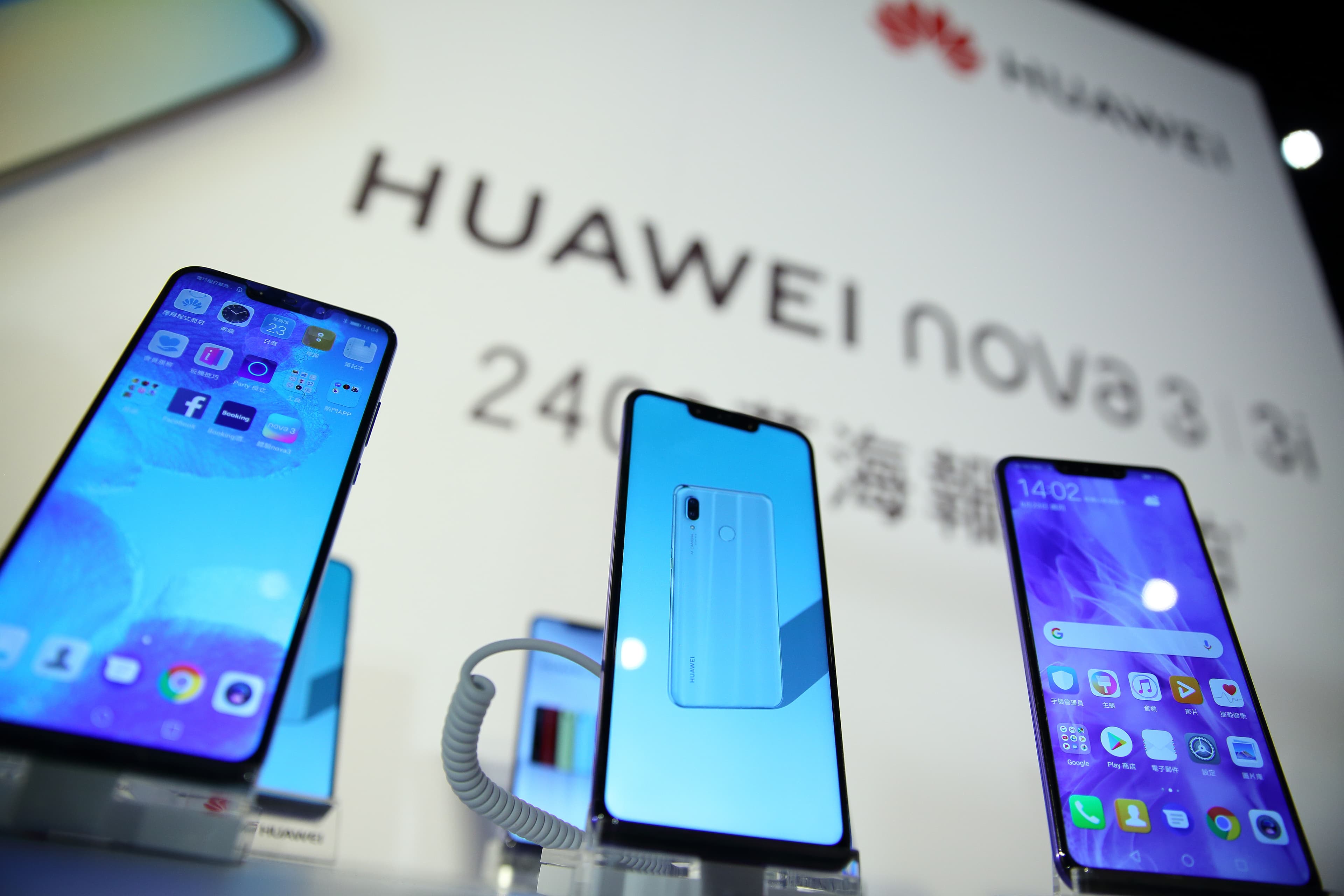 美國延後對手機、電腦等部分產品加徵關稅，有助降低對年底消費旺季的衝擊，接下來密切觀察美中貿易談判進展。