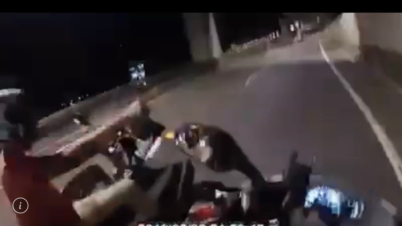 邱男違規騎車上環東，遭黃牌重機惡意逼車。（翻攝畫面）