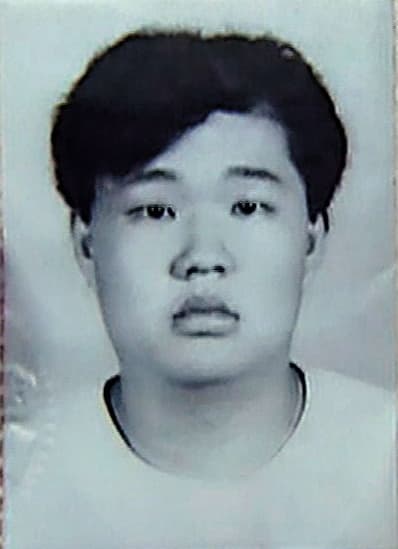 當年26歲的鍾世龍（圖）仗著身形壯碩，犯下人神共憤的女童姦殺案。（東森新聞提供）
