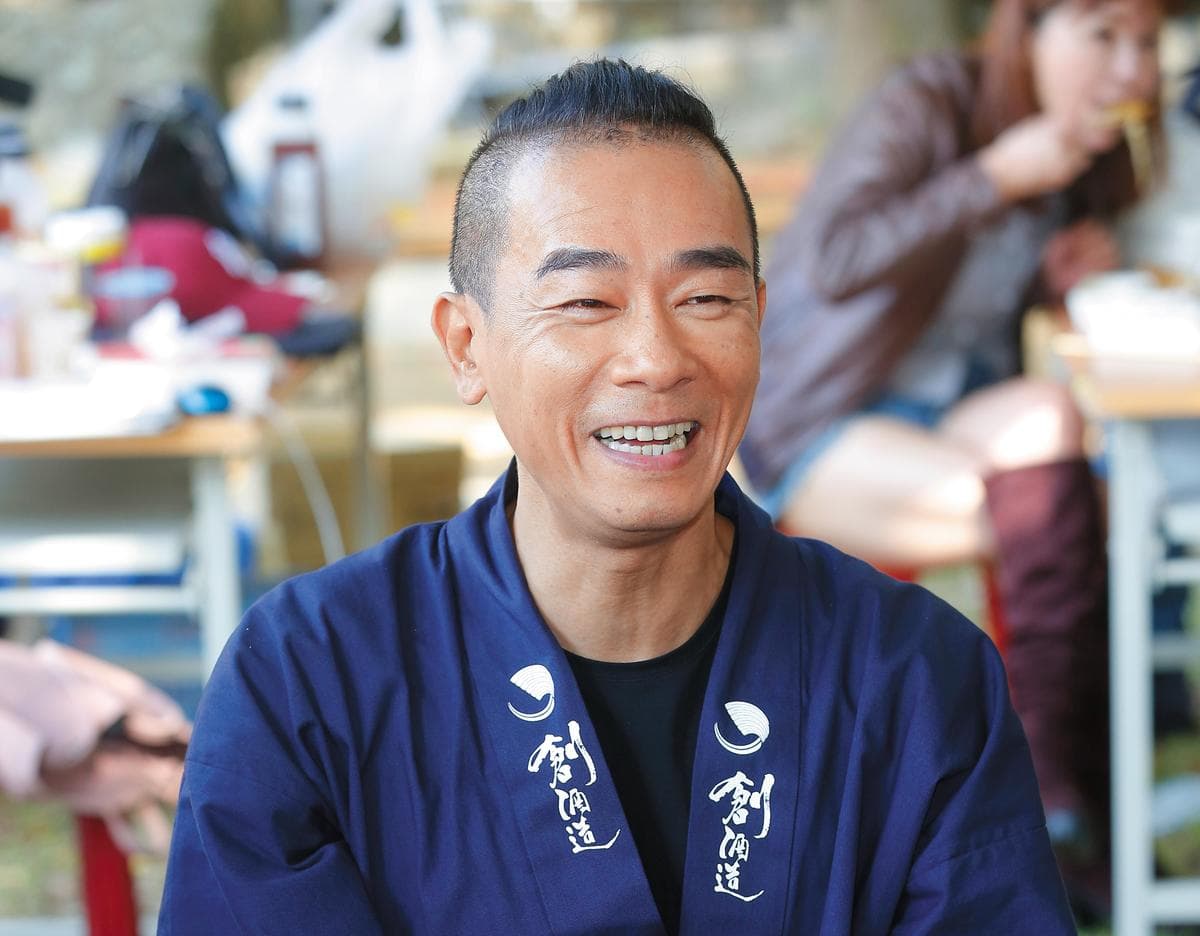 陳小春攜子參加《爸爸去哪兒》後人氣水漲船高,父子倆吸引許多廣告商及片商注意。