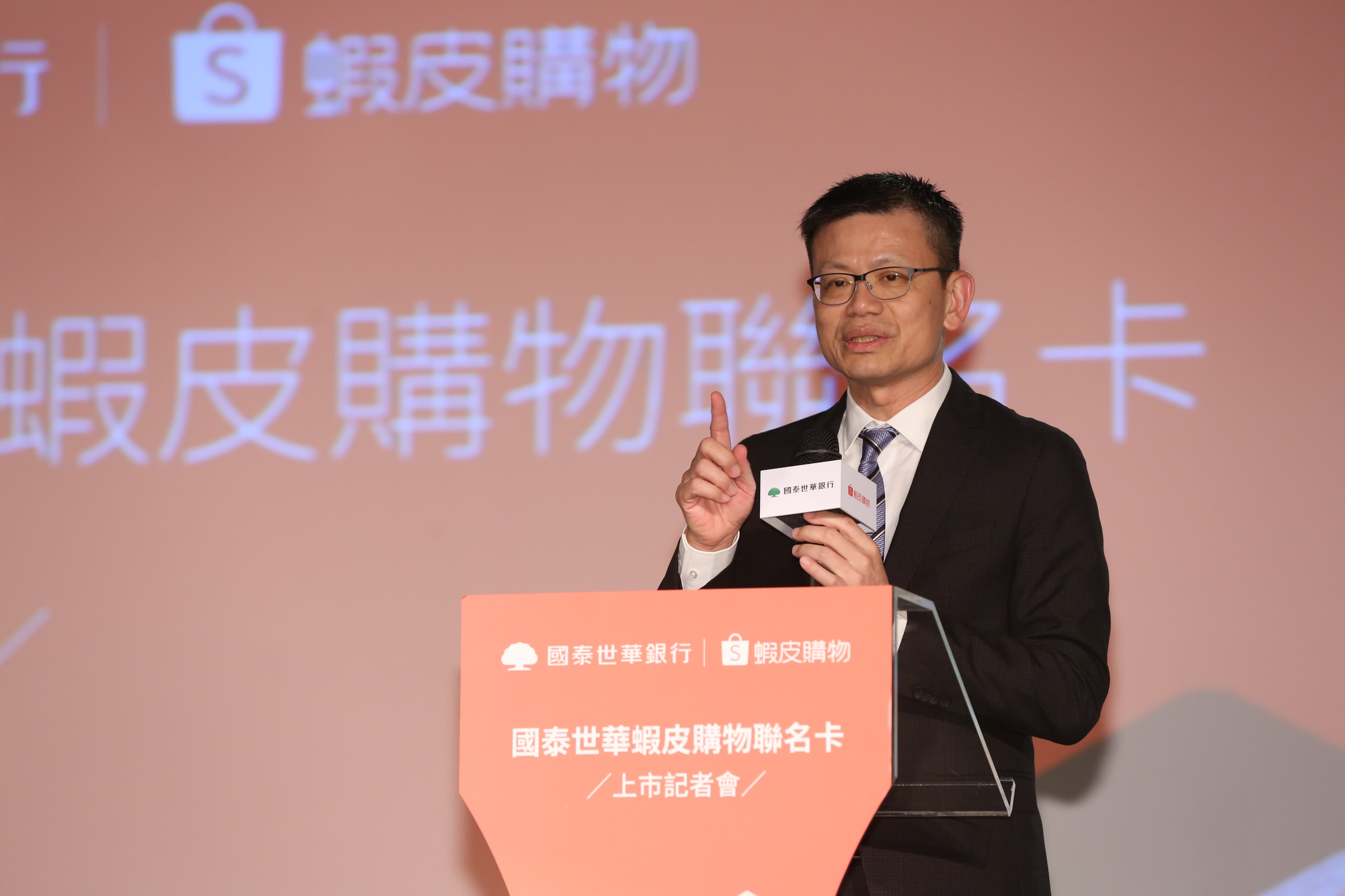 蝦皮購物亞太區首席營運長馮時欽透露，除了聯名卡外，未來還會推出更多便民服務。
