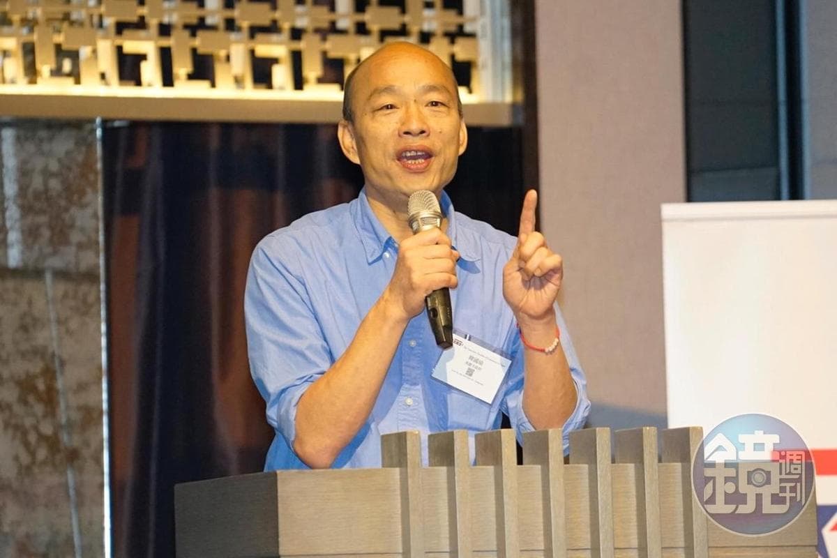 韓國瑜日前演講大量的中英夾雜，被網友戲稱是「晶晶體」上身。