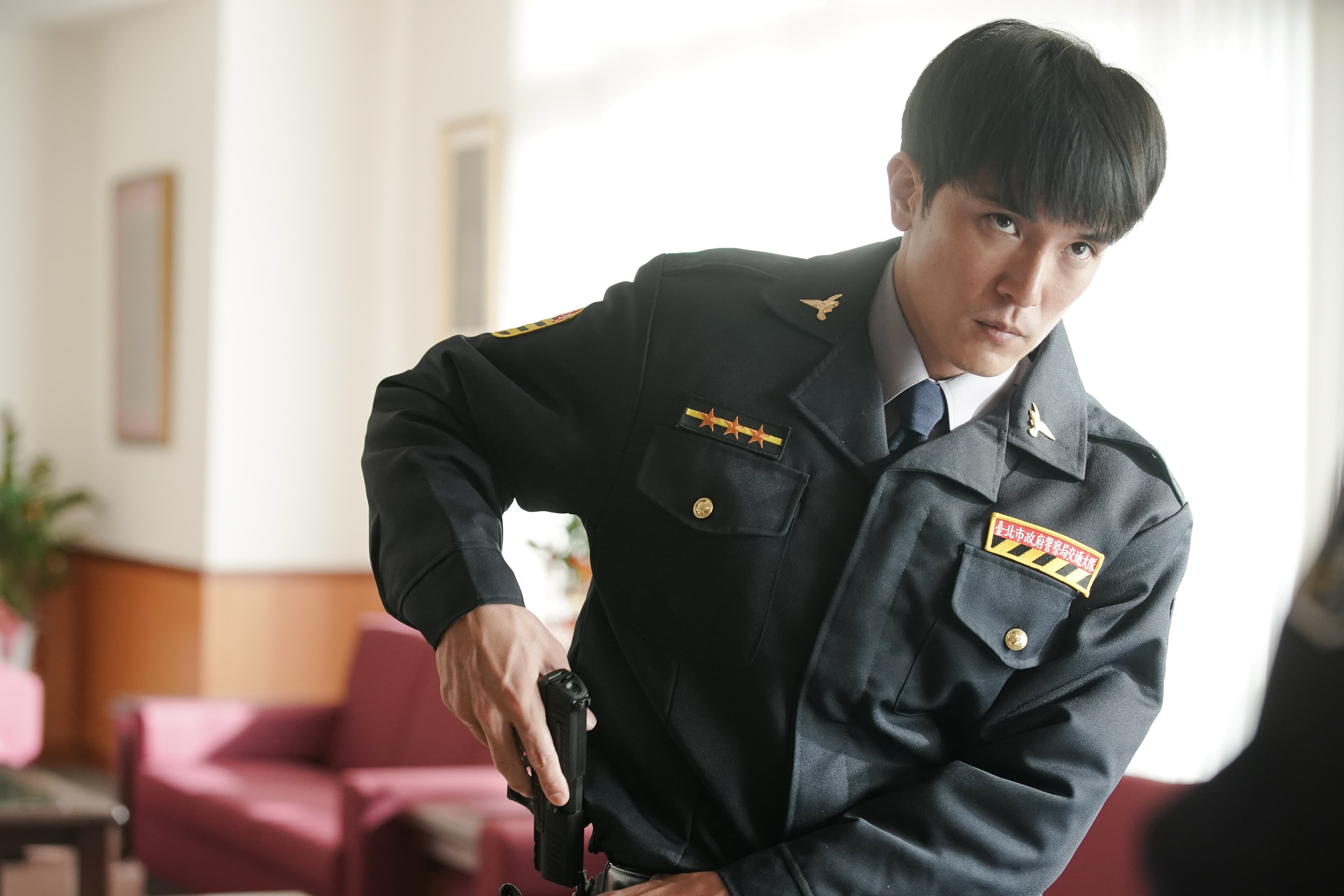 《第九分局》中，邱澤飾演的警察阿豪連累搭檔學長殉職，被調進神祕單位「第九分局」。（甲上提供）