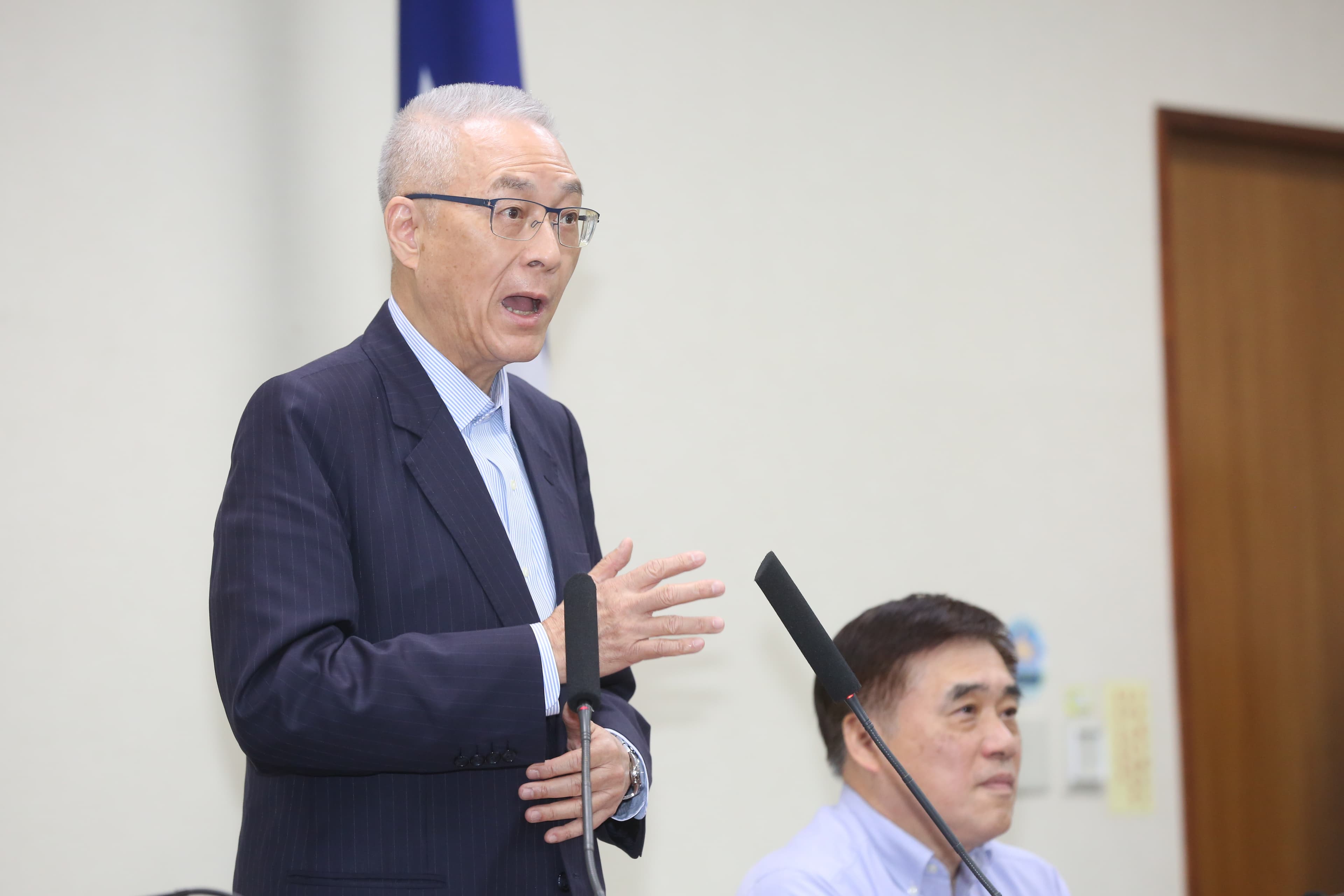 國民黨主席吳敦義過去曾諷刺陳菊身材「肥滋滋」，引發外界批評。