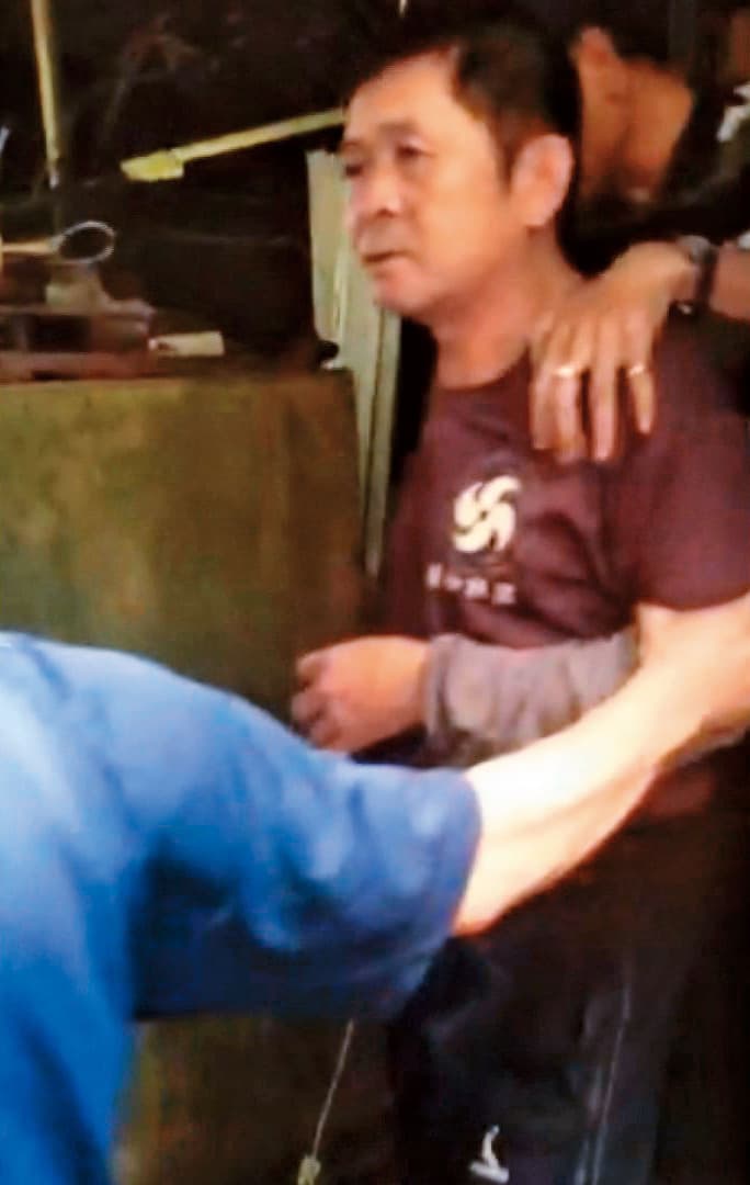 嫌犯楊鴻儒在台南山區一處工寮旁的鴿舍落網。(東森新聞提供)