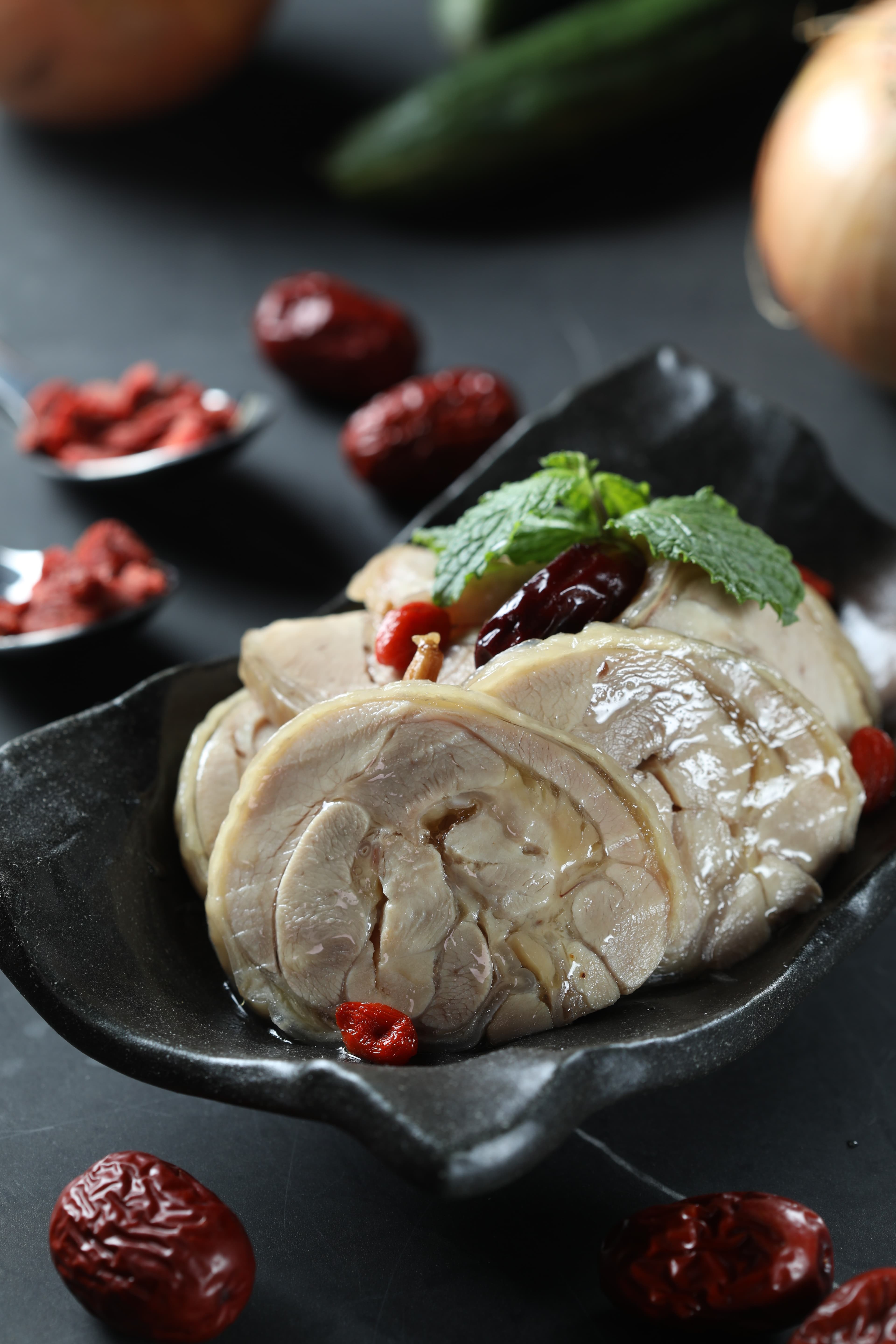 「紹興釀醉雞」酒香藥香飽滿。（250元／份）