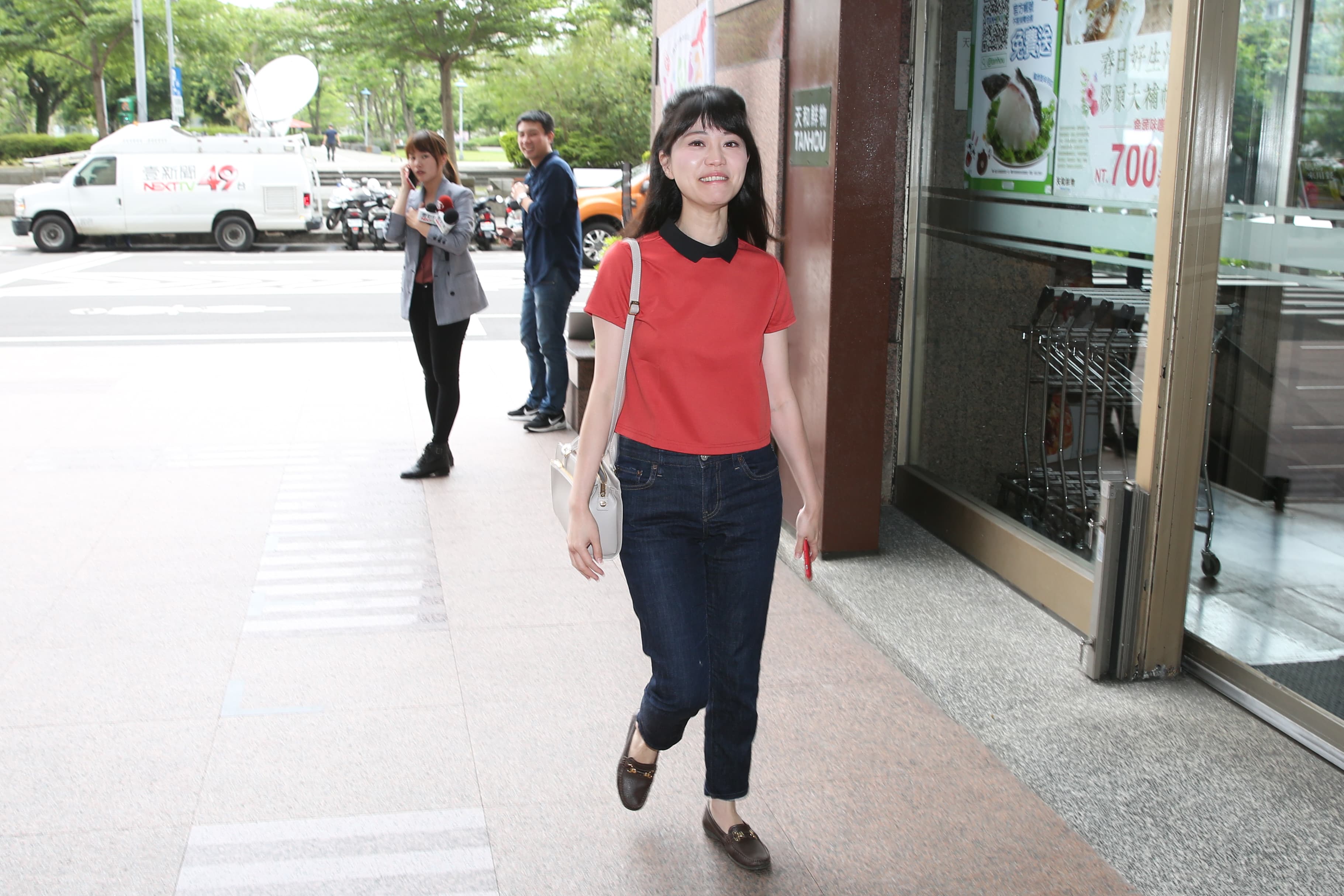 台北市議員高嘉瑜曾在臉書指控，張景森擔任台北市政府都市發展局局長期間，涉圖利京華城董事長沈春池。