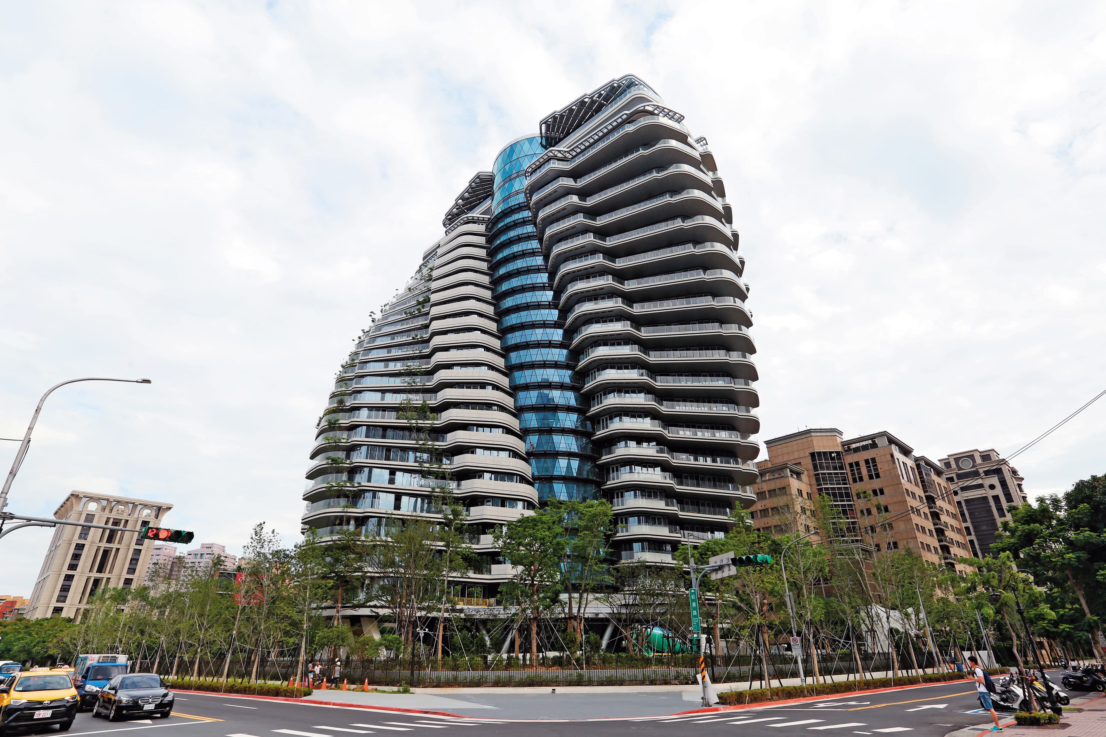 沈慶京手上金雞母除京華城外，還包括外型採螺旋體設計、每戶估計要價18億元的超級豪宅「陶朱隱園」（圖）。