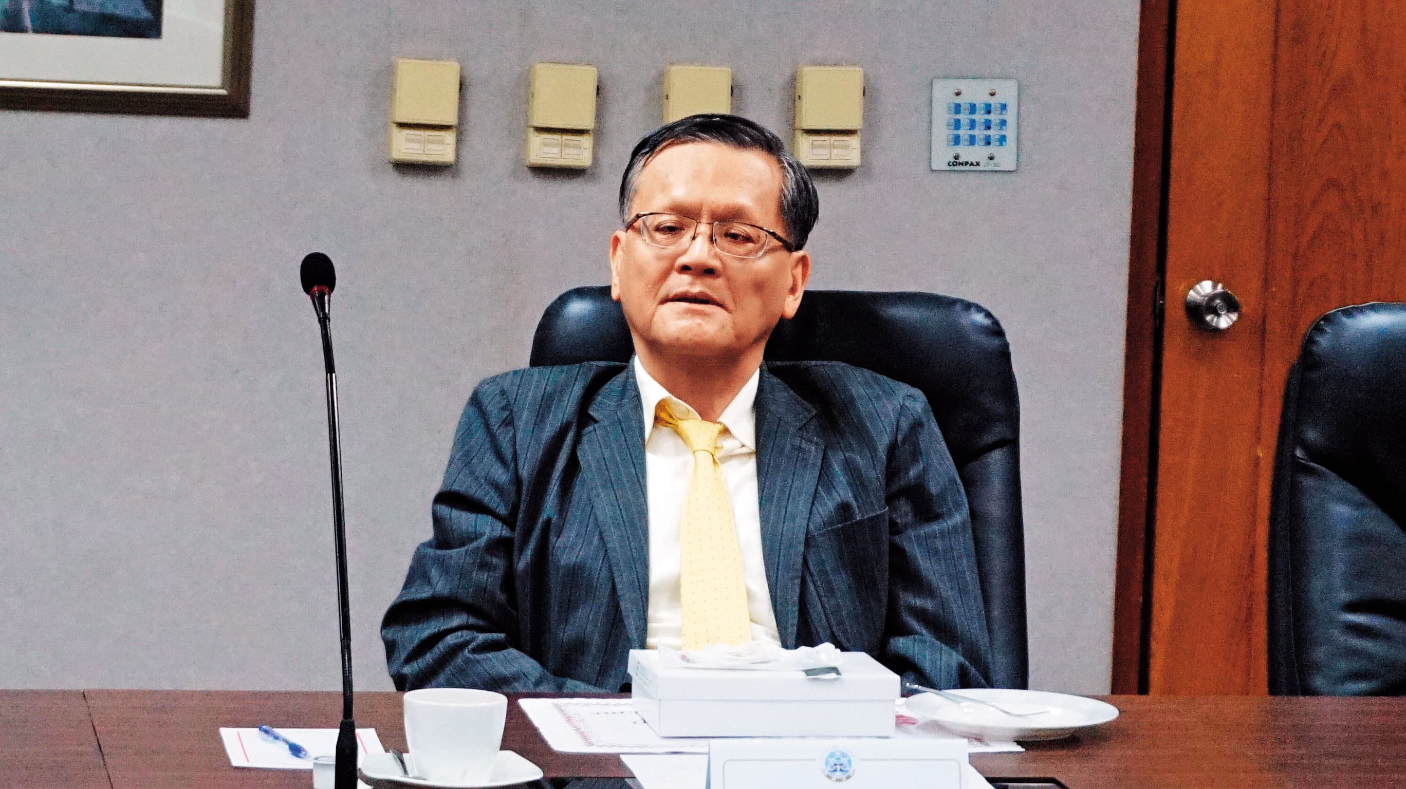 退休不久的最高法院刑一庭審判長花滿堂（圖），判決見解攸關全國各審級判決，名字竟多次出現在翁茂鍾的宴客筆記本，引發爭議。