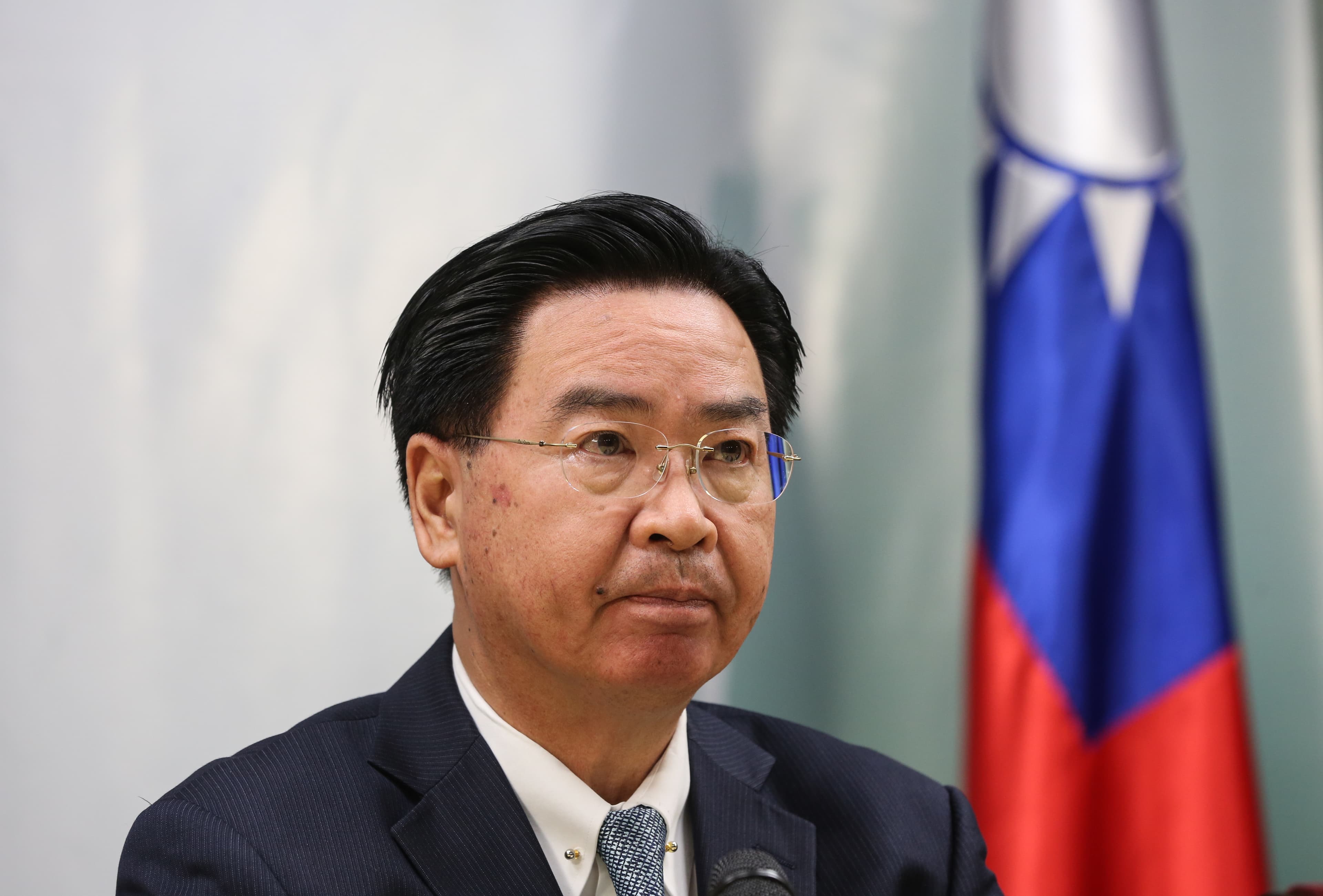 外交部長吳釗燮昨（16日）宣布與索羅門群島斷交，中華民國邦交國數量降至16國。