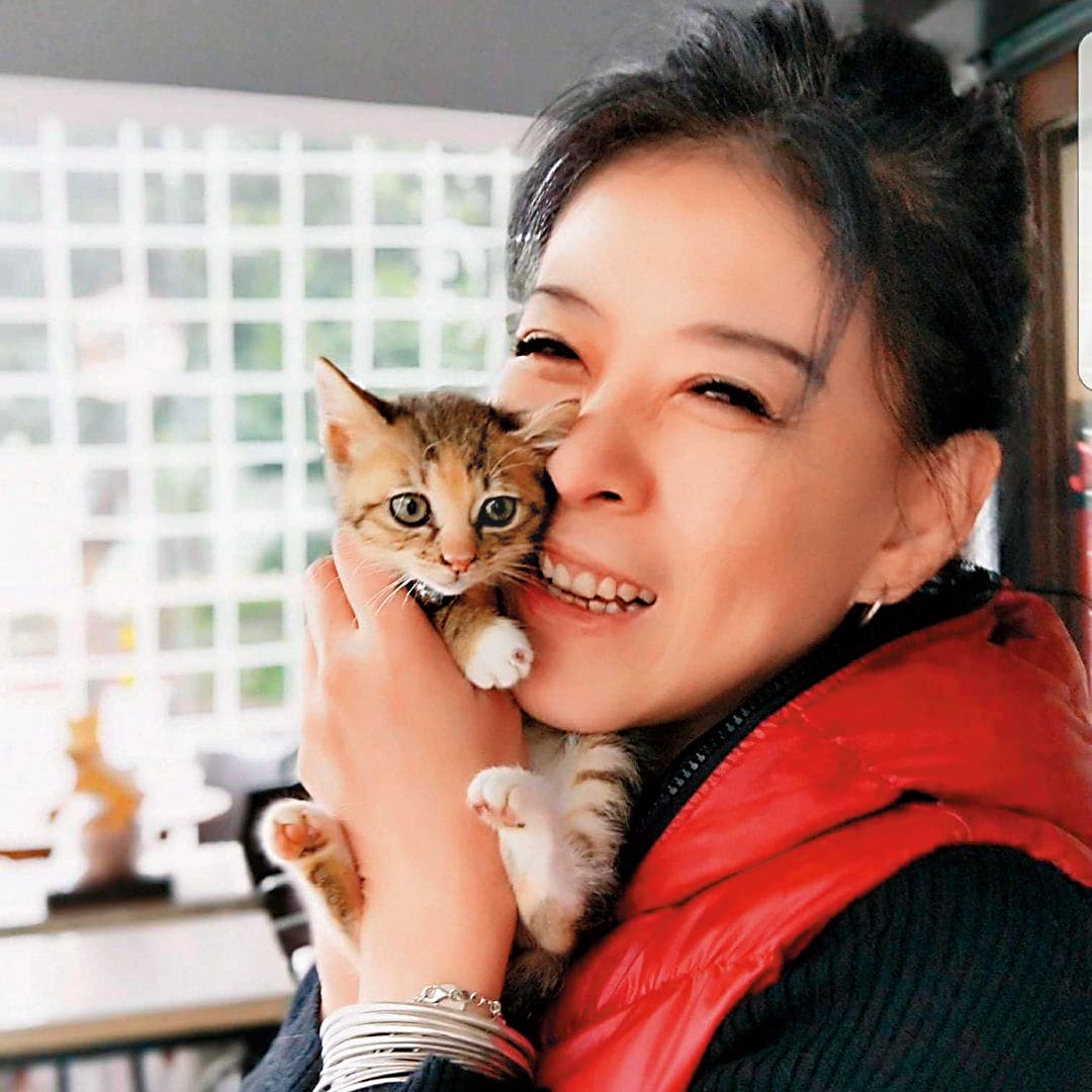 今年約60多歲的孫筱渥，身材纖細、皮膚保養得宜，頗有東區羅姐（羅霈穎）之風。（翻攝自孫筱渥臉書）