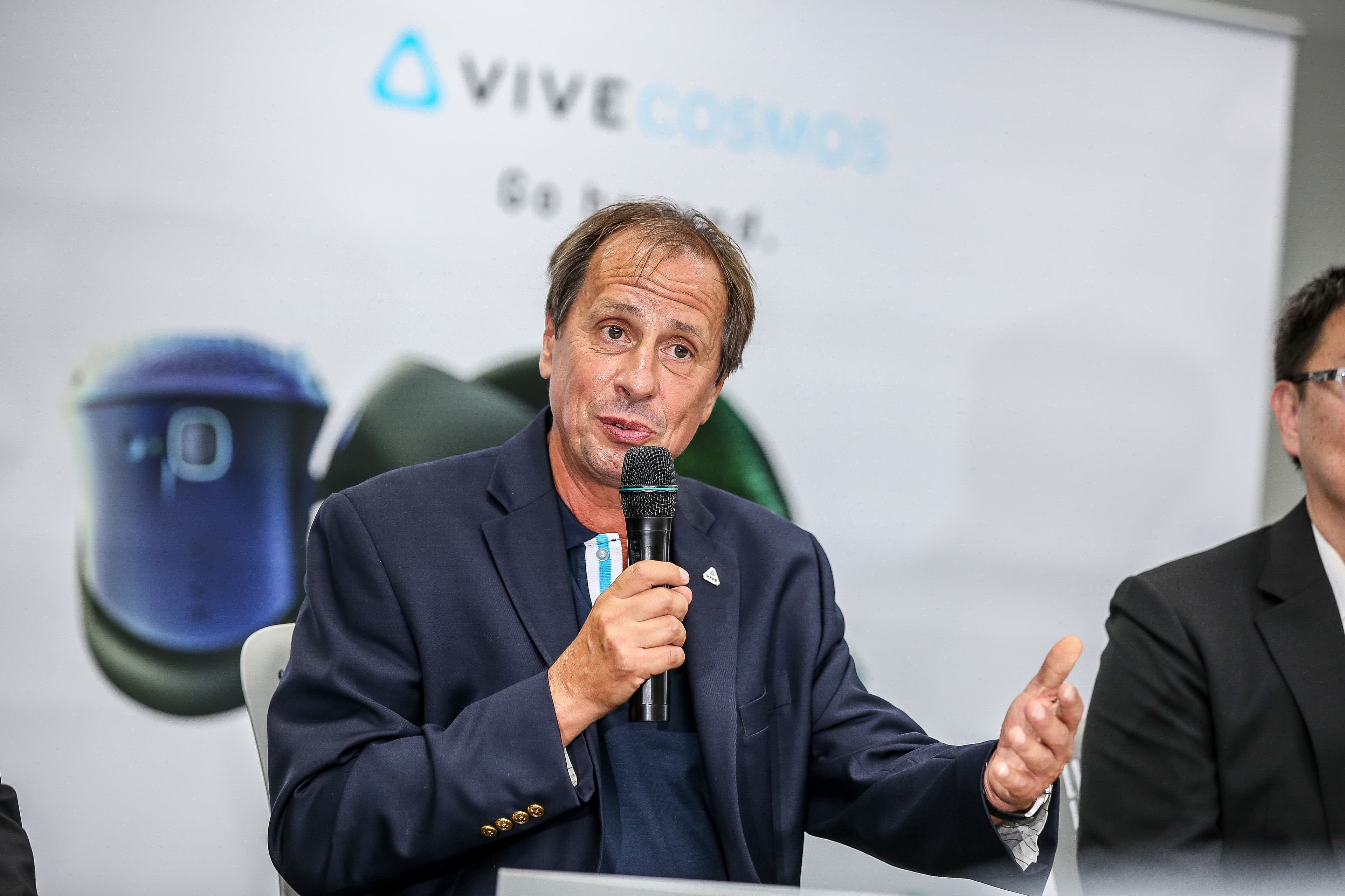 前法國電信商Orange執行副總裁Yves Maitre即日起接任HTC執行長一職。