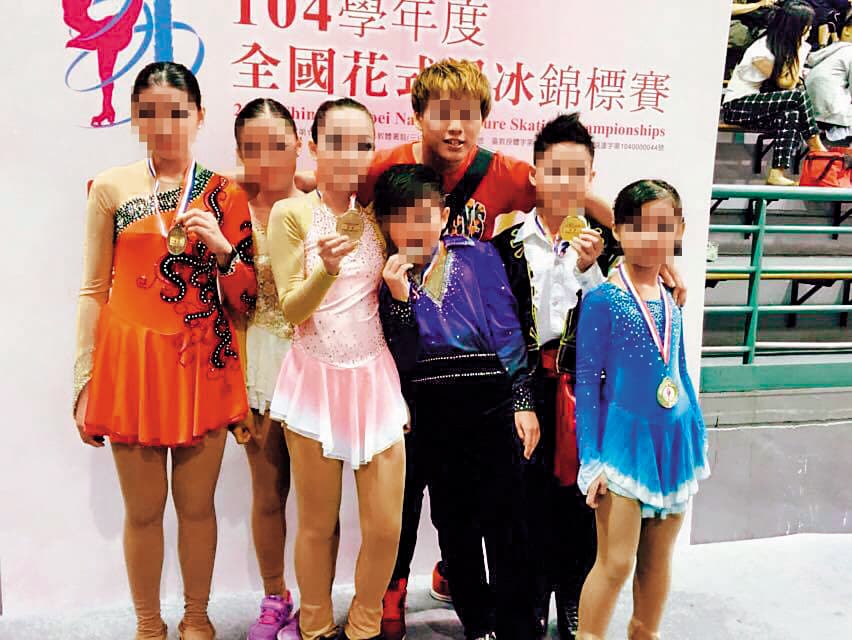 黃姓教練被家長質疑，因與滑冰協會副理事長關係友好，讓自己的學生破例獲選為國手。圖中學童非當事人。（翻攝臉書）