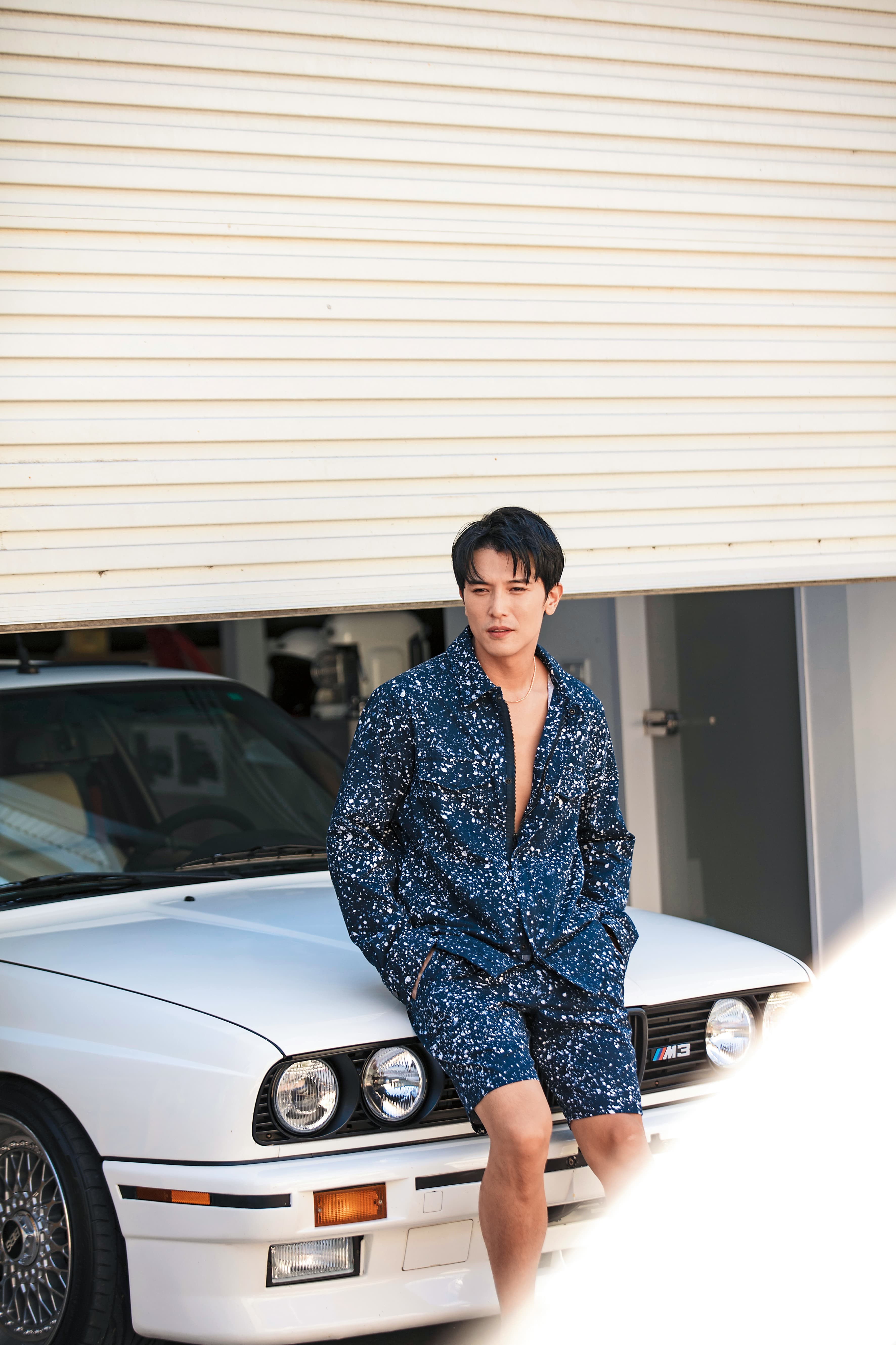 邱澤的M3是輛28年的老車，花了他無數心血自行修復，之前他接受本刊專訪時，特別跟愛車一起入鏡。