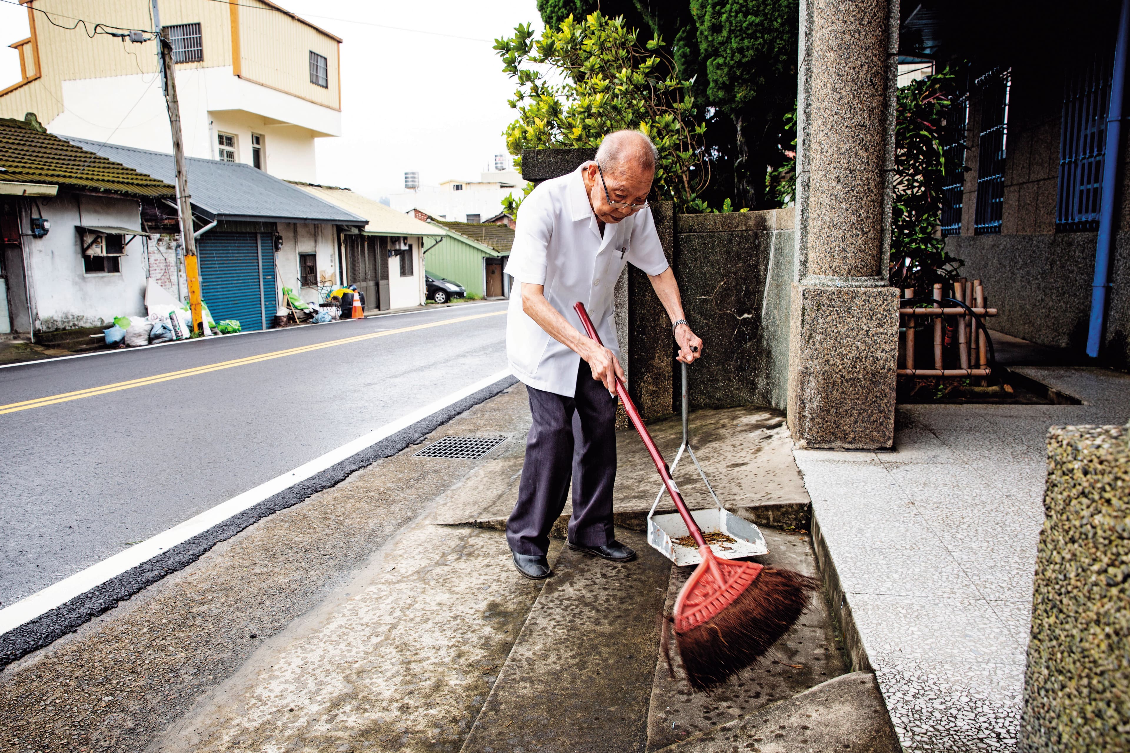 Xie Chun-mei cleans the clinic every day and refuses help from others. He says it's his exercise routine.