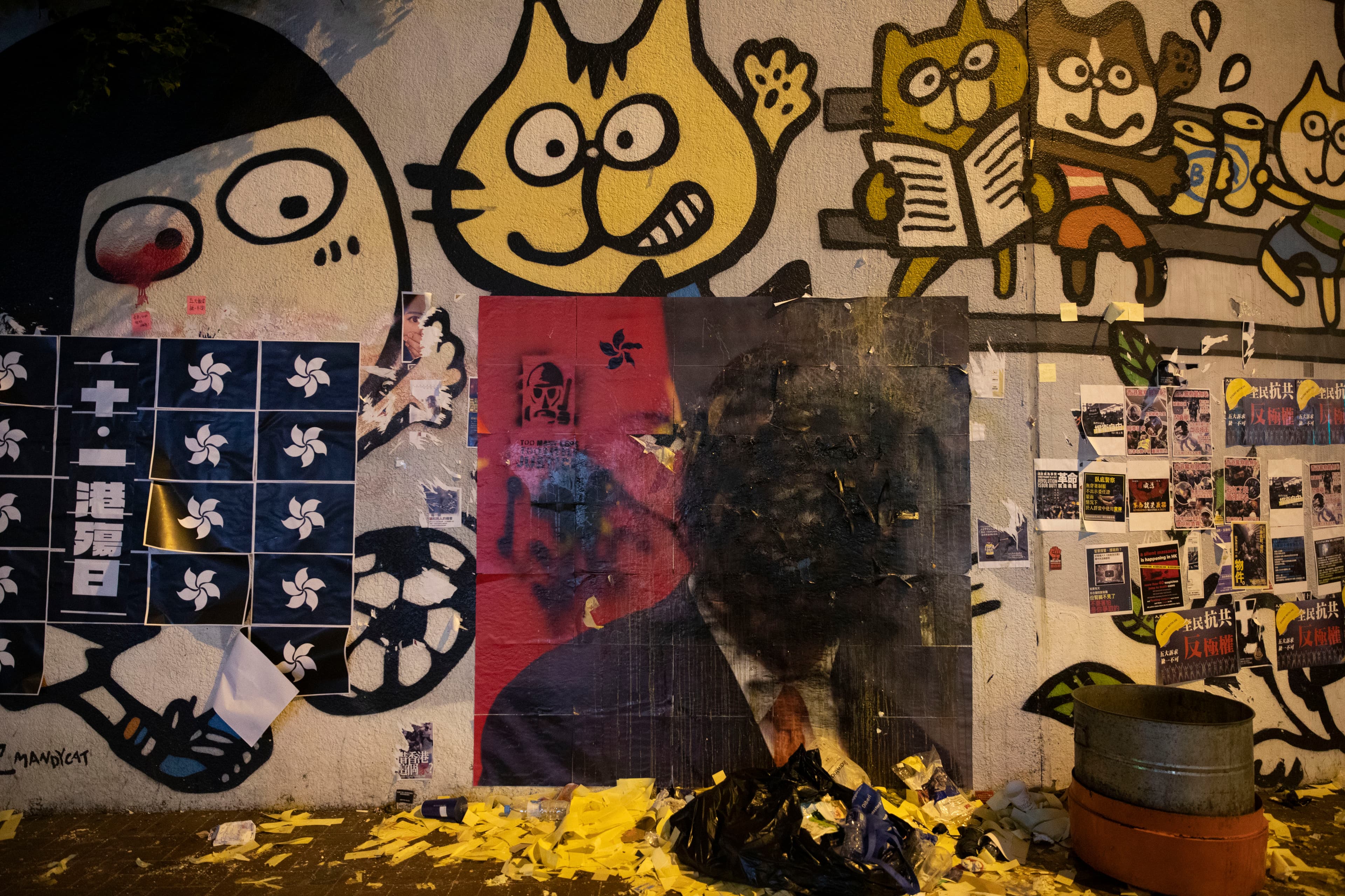 時代還在革命，香港仍未光復，十一即將結束的午夜街角，習近平的海報被群眾燒毀，手無寸鐵的香港人又撐過了這個國慶殺戮日。