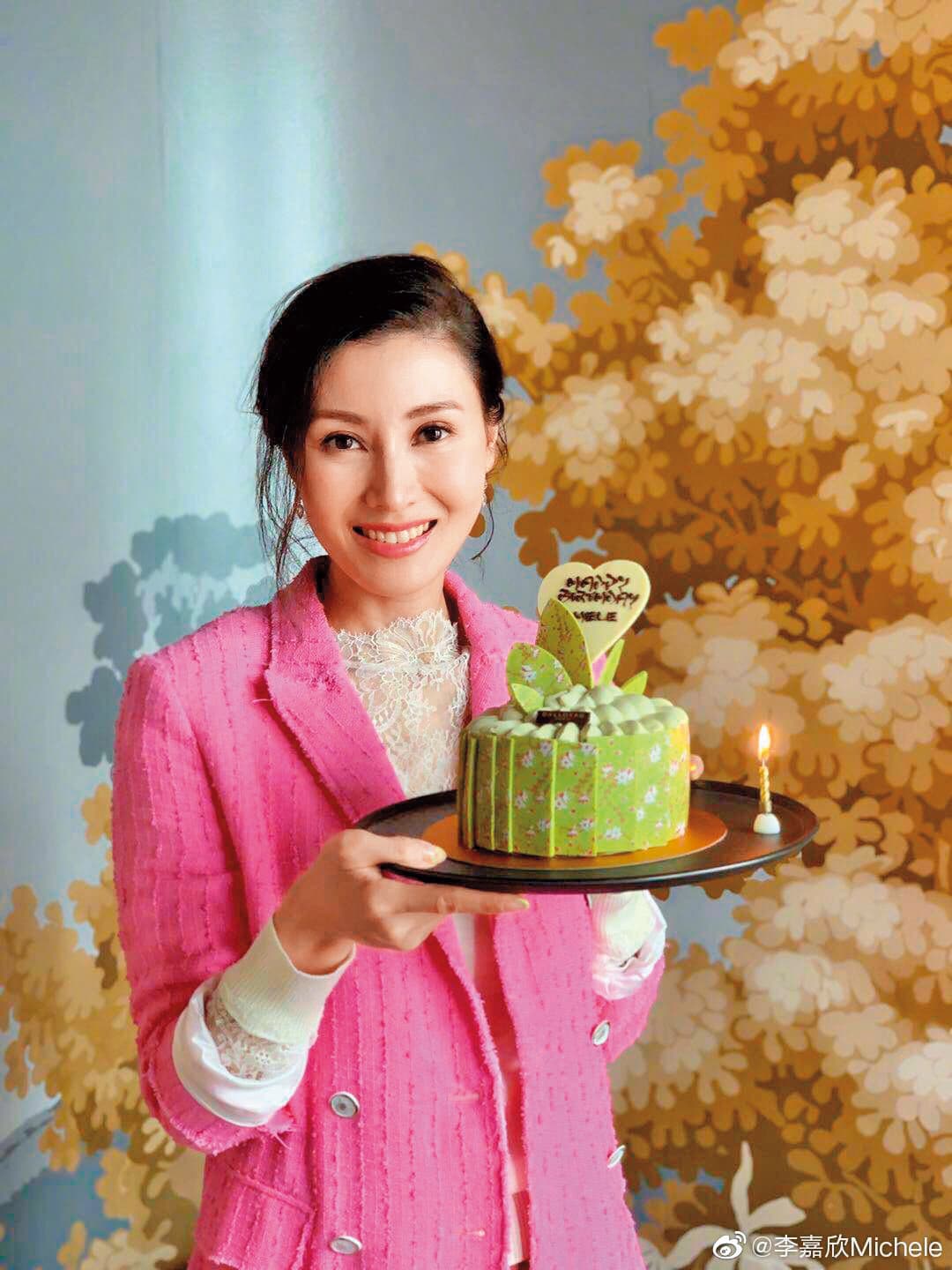李嘉欣在嫁進香港中建集團許家的前兩個月頻頻推掉工作，傳即使業主開出百萬酬勞也不為所動。（翻攝自李嘉欣微博）