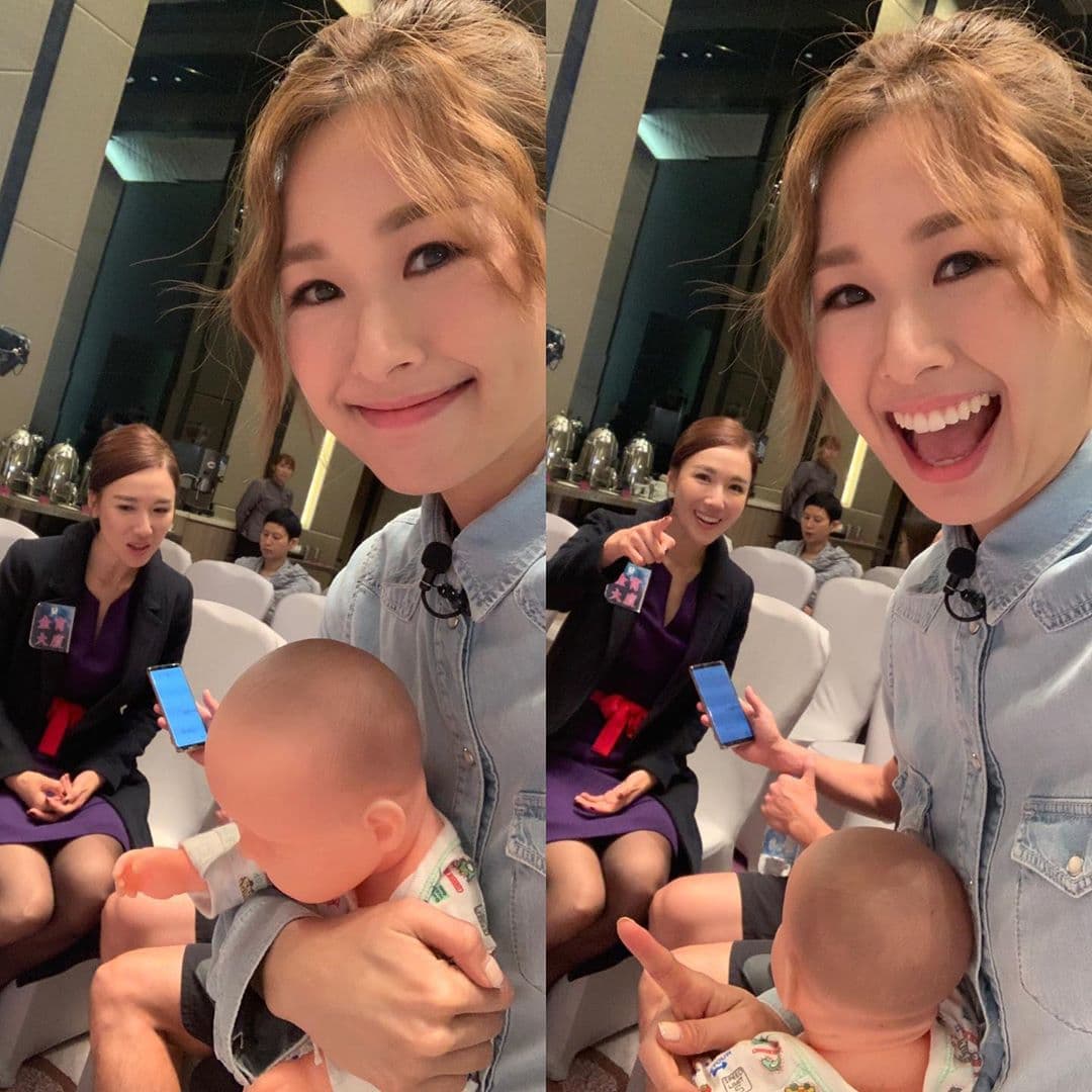 飾演惡女何太的演員趙希洛，在IG曬出抱假嬰燦笑的照片。（翻攝自趙希洛IG）
