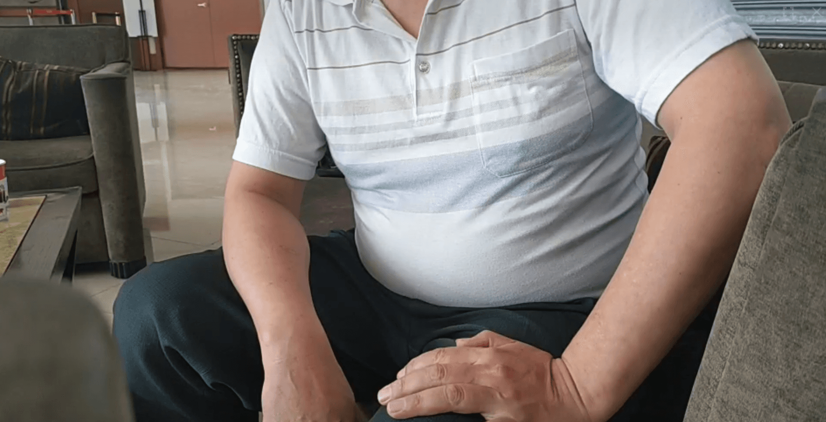 員工表示冷凍櫃遭斷水斷電後，食材早已腐壞產生沼氣，相關單位卻禁止他們處理，有公安疑慮。