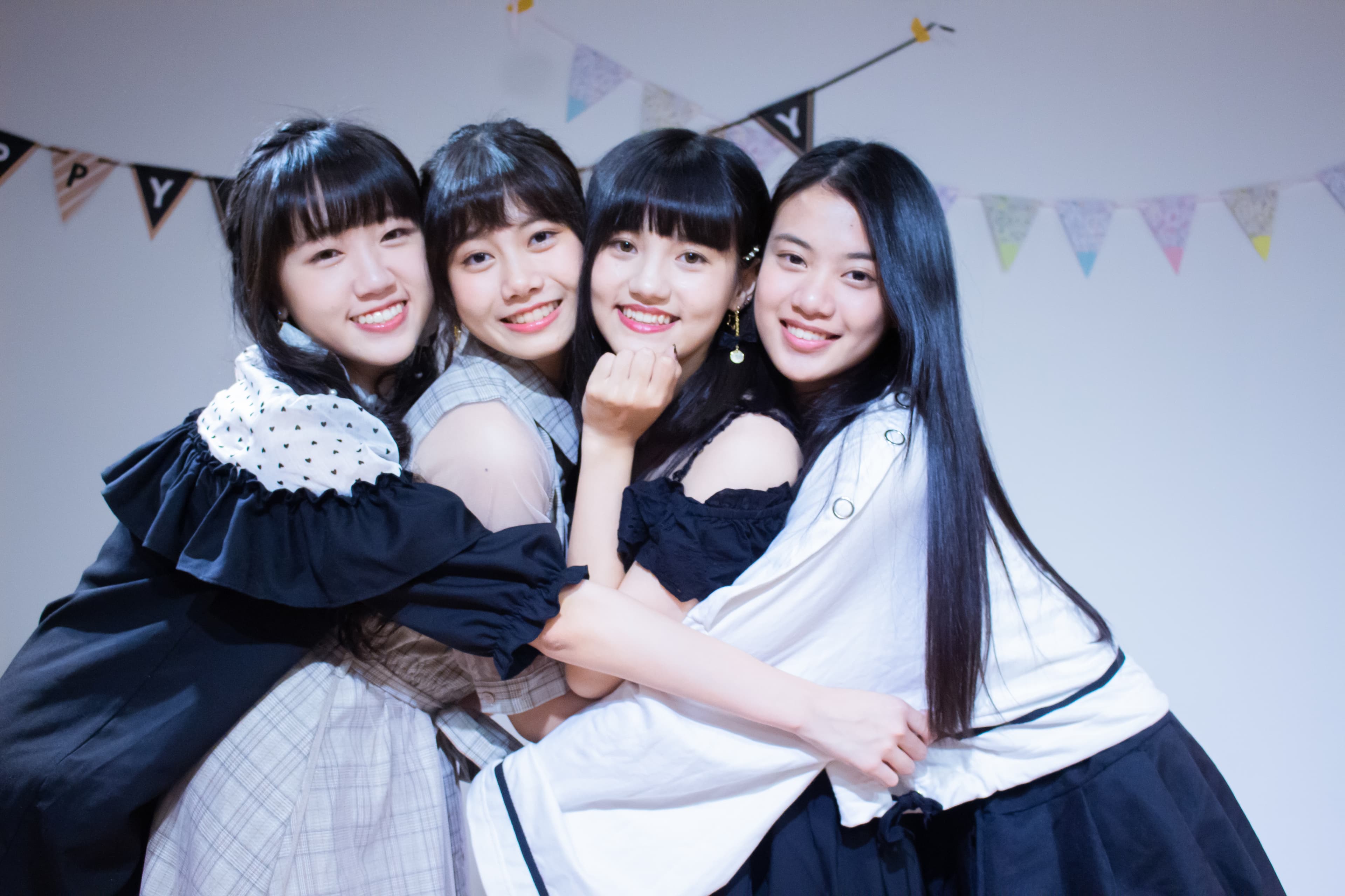AKB48 Team TP李佳俐（左起）、蔡亞恩、柏靈及高云珏在生日會上與粉絲互動。（好言娛樂提供）