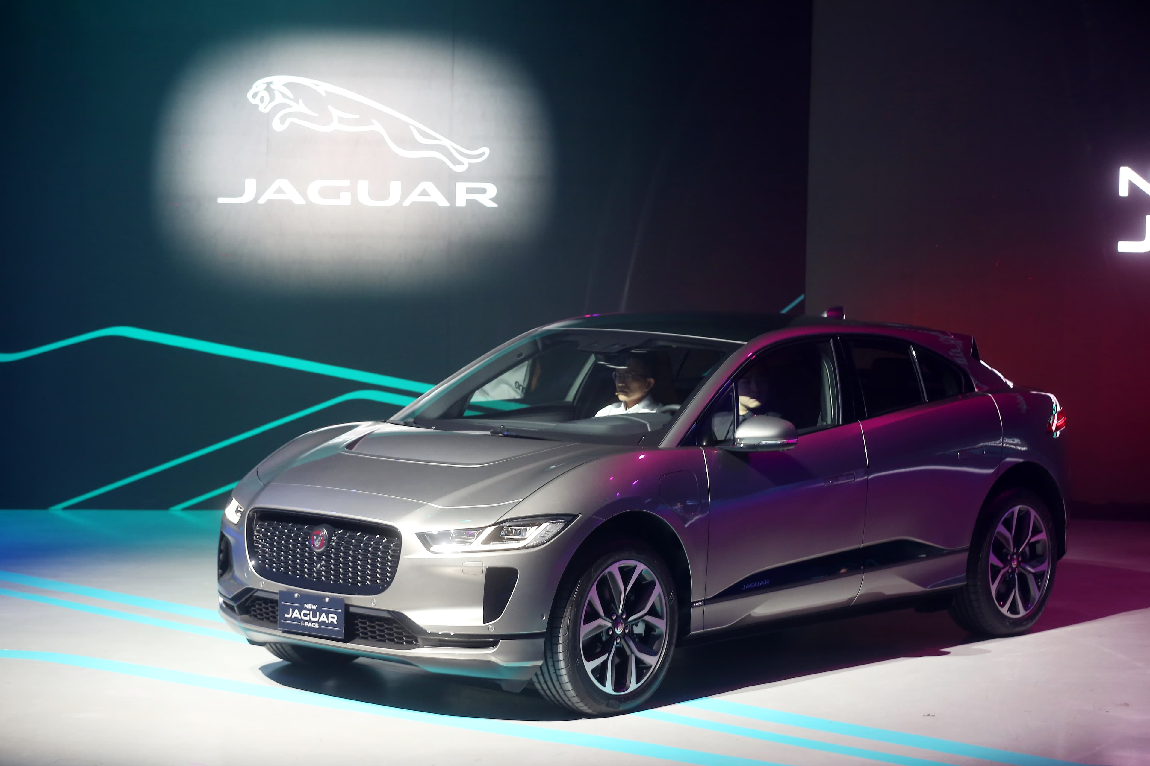 豪華車商Jaguar在台正式發表首款I-Pace電動跑旅，共有EV400 S、EV400 HSE兩車型。