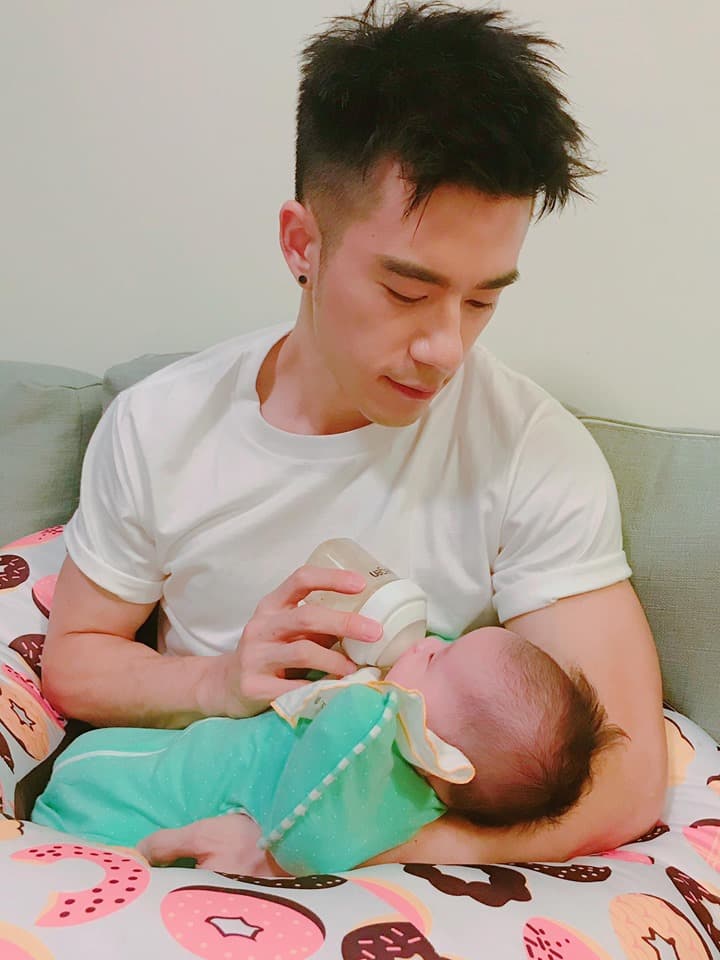 JR常在臉書PO自己與小孩的合照，擁有好爸爸的形象。（翻攝自JR臉書）