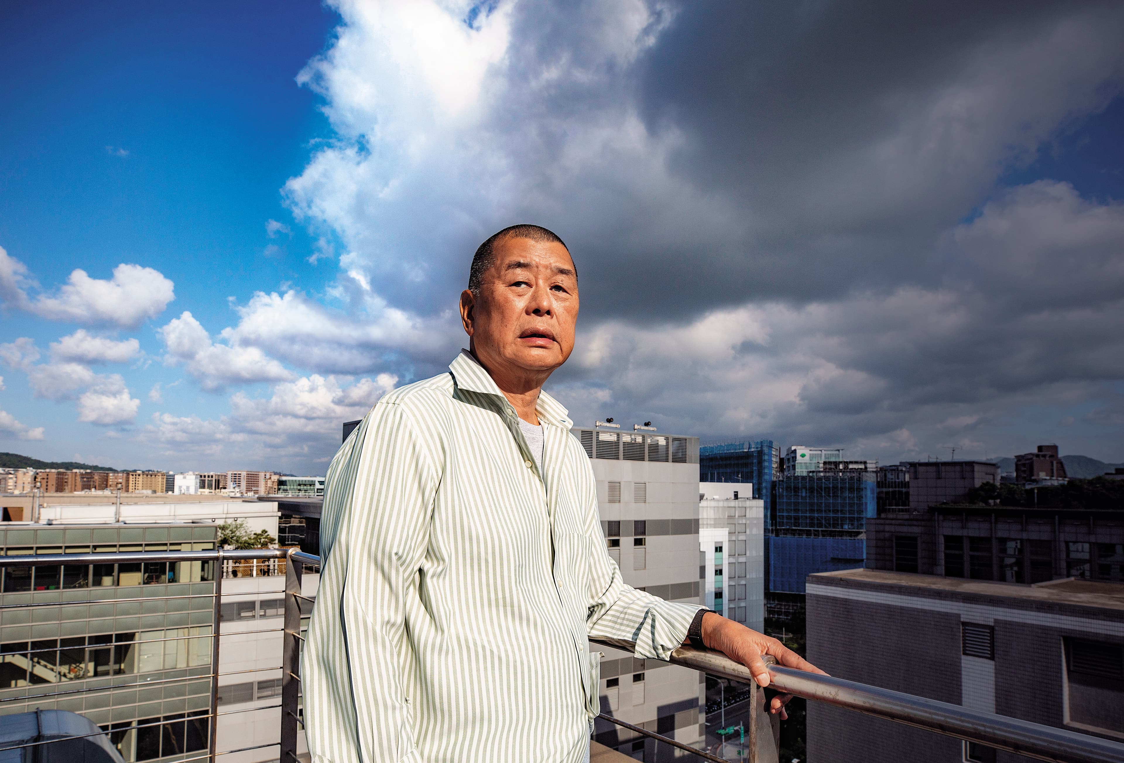 香港媒體大亨黎智英來台創設《壹週刊》19年，今（19日）爆出雜誌社不堪長期虧損，將於2月底吹熄燈號。