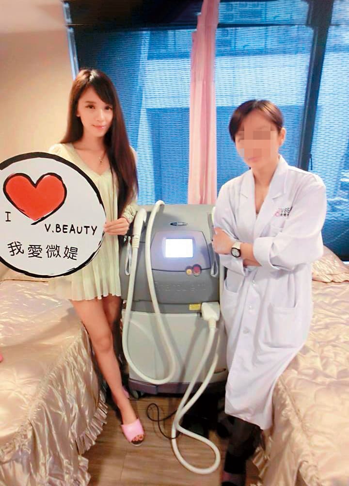 翁子涵（左）曾分享自己上整形診所的照片。（翻攝自翁子涵臉書）