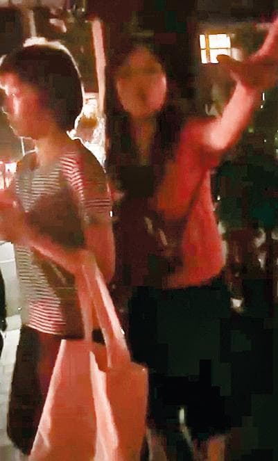 王瞳、阿姨和媽媽「侵門踏戶」，直接進入馬俊麟家中。（圖∕截圖自梁敏婷臉書）