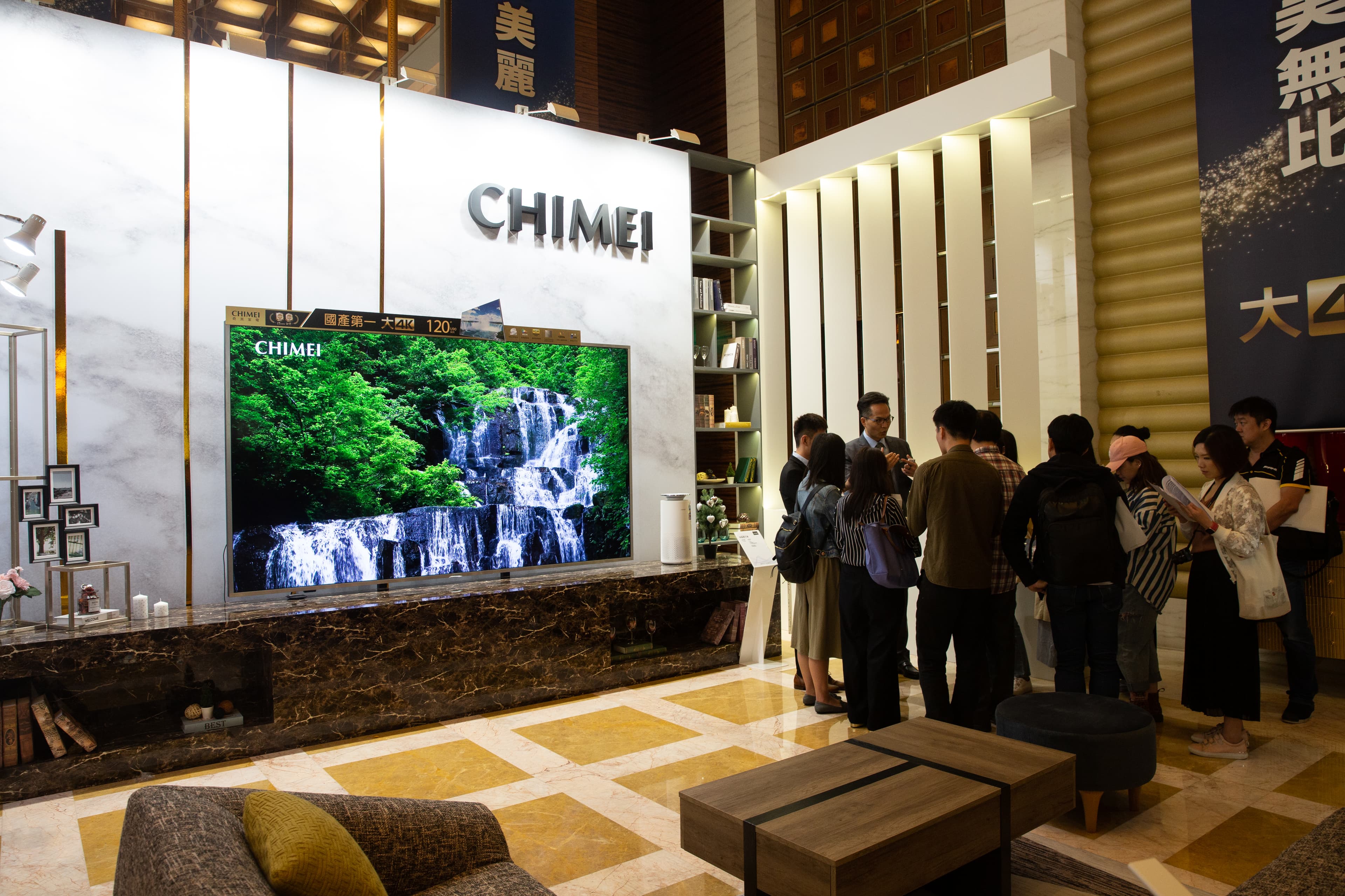 奇美家電今發表了國產第一款4K Android作業系統的120吋超大尺寸液晶電視。