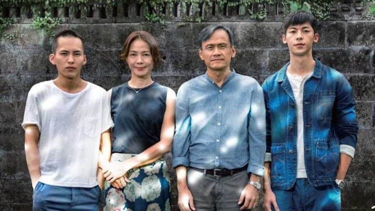 《陽光普照》的父與子同時入圍影帝，陳以文（右2）與飾演兒子的巫建和（左1）各自詮釋緊繃到極致就暴裂的個性。