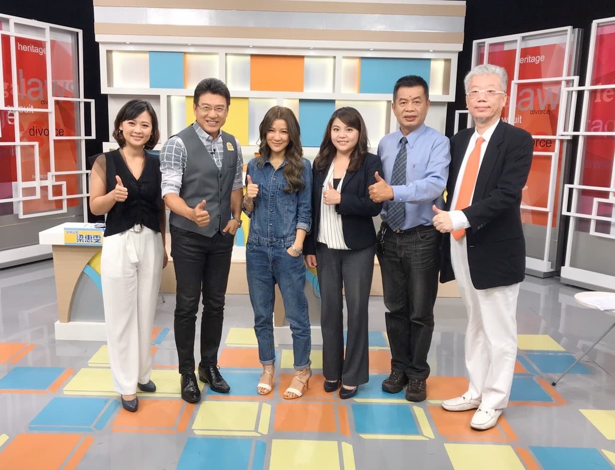曾雅蘭(左3)上《震震有詞》自曝當年結婚辛酸淚。（和展影視提供）
