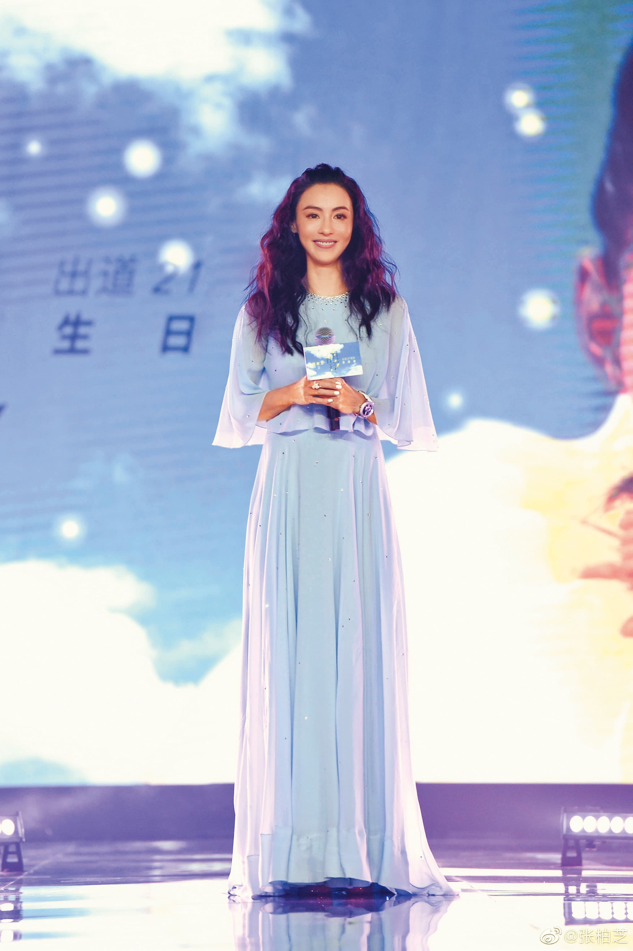 張栢芝新的兒子「父不詳」秘密目前還保持得良好。（翻攝張栢芝微博）