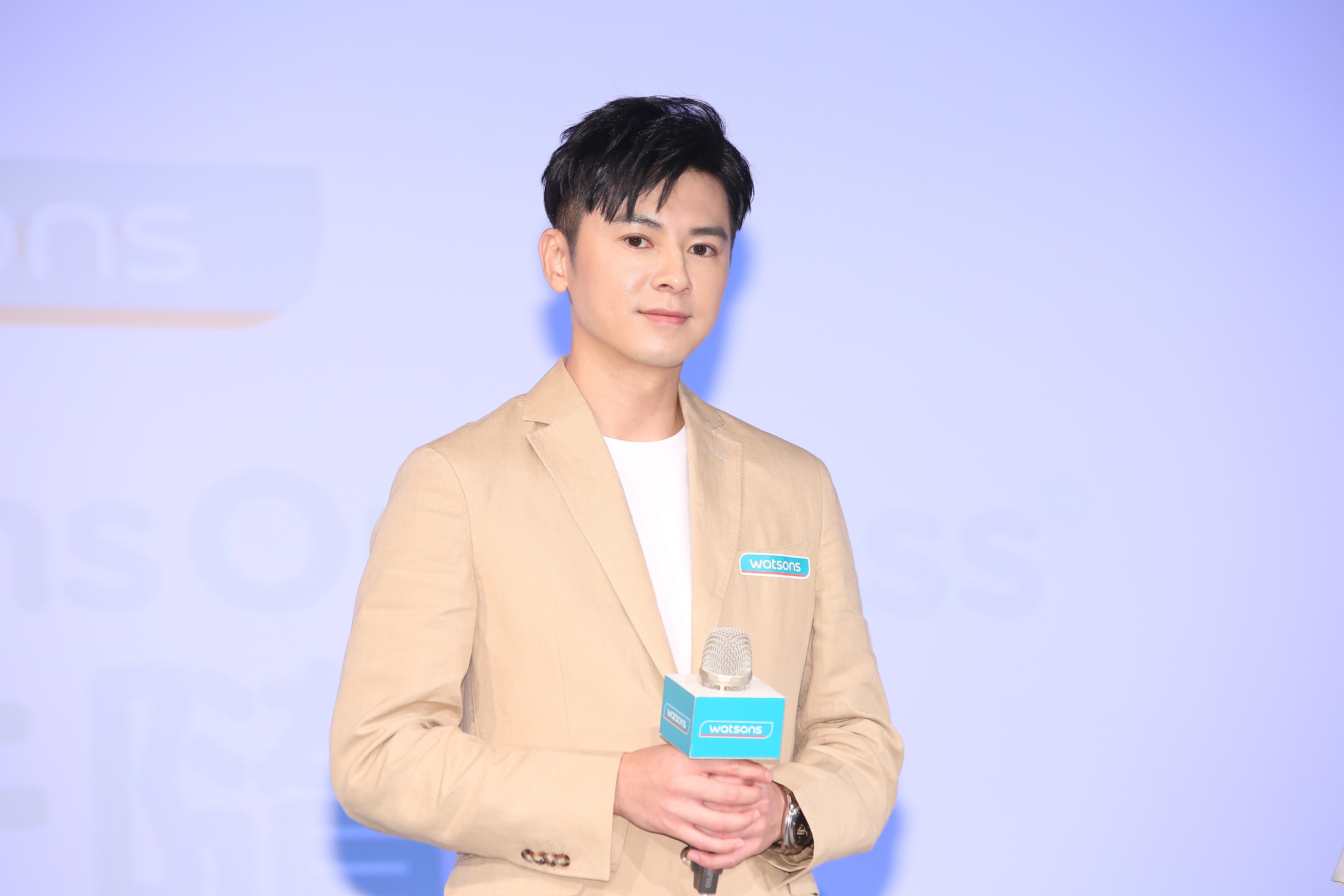 李國毅對於與橘子學姊的15年情始終以「好朋友」、「家人」做解釋。