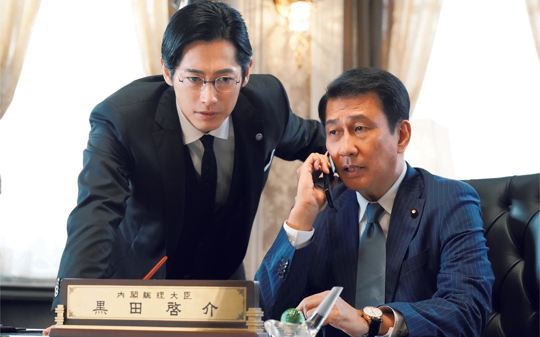 三谷幸喜與中井貴一（右）合作多次，這次在《失憶的總理大臣》首度與藤岡靛合作，對他表現稱讚有佳。（傳影互動提供）