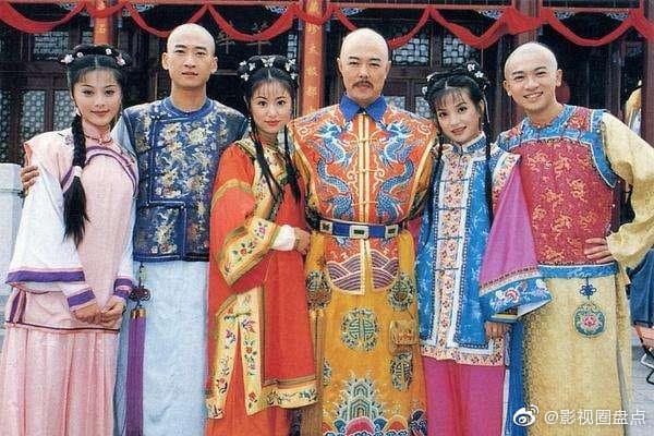 1998年首播的古裝劇《還珠格格》紅遍亞洲，也捧紅趙薇、林心如、范冰冰、蘇有朋。（翻攝自微博）
