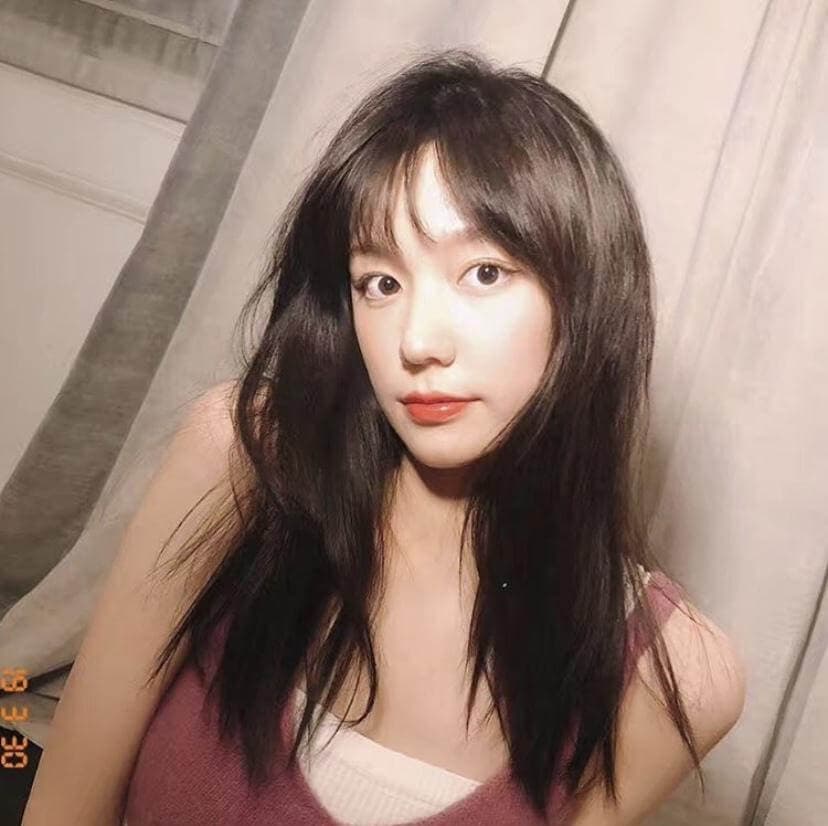 綦美合是富家千金，疑因歐陽娜娜的新戀情而開始與她不合。（翻攝微博）