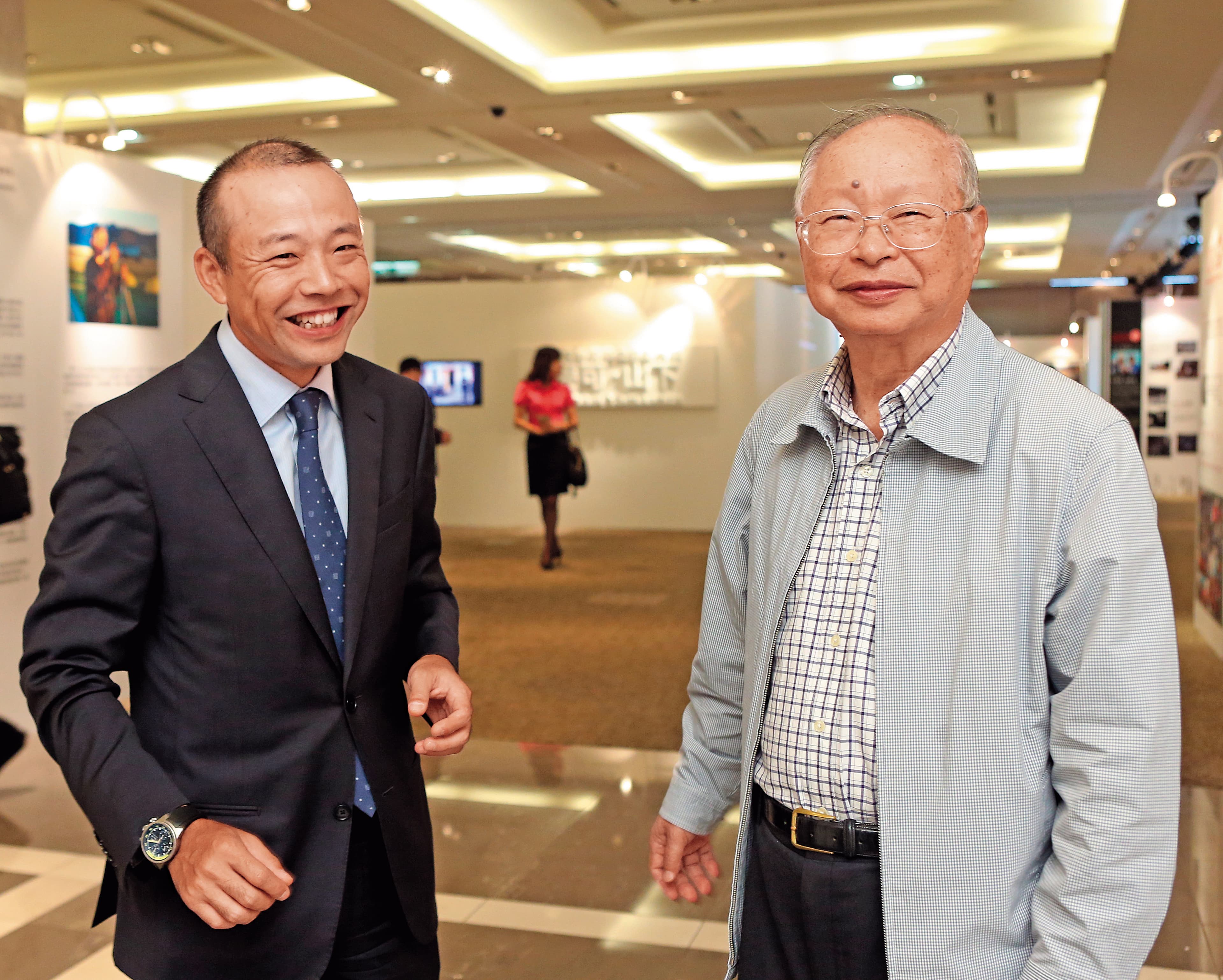 吳東興（右）原是新光金董事，今年8月改派長子吳昕達（左）進新光金。（聯合知識庫）