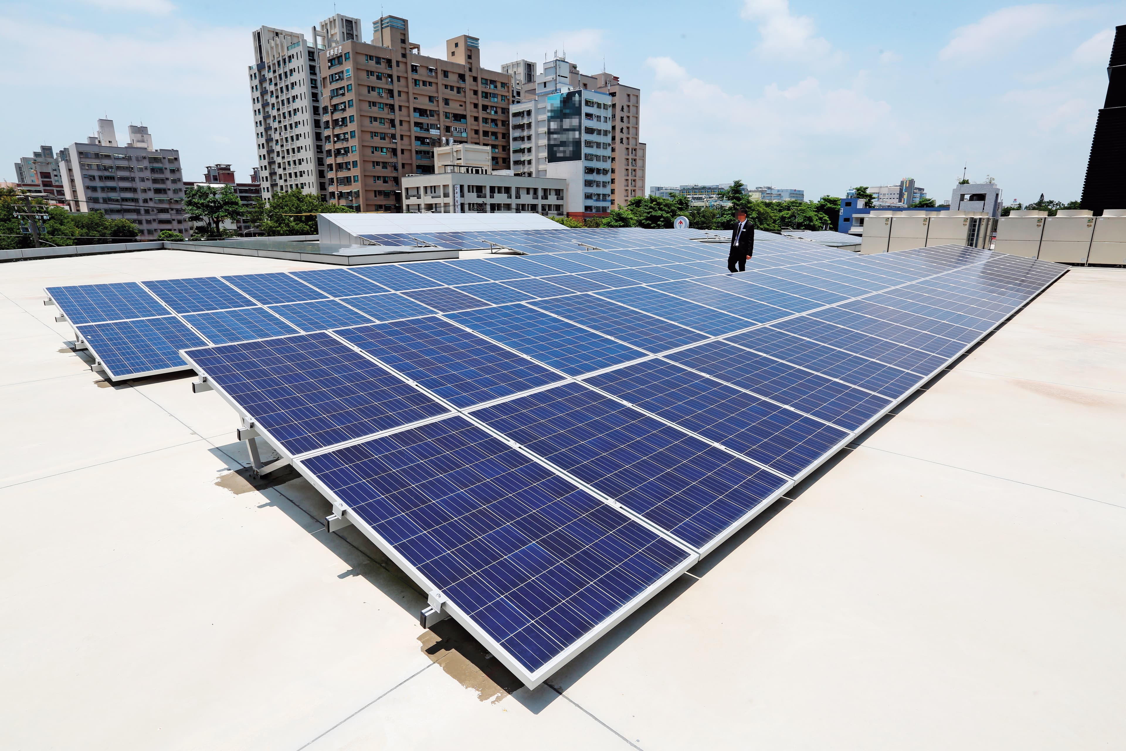 政府近年力推的太陽能種電計畫，成為不肖人士吸金詐騙的新題材。