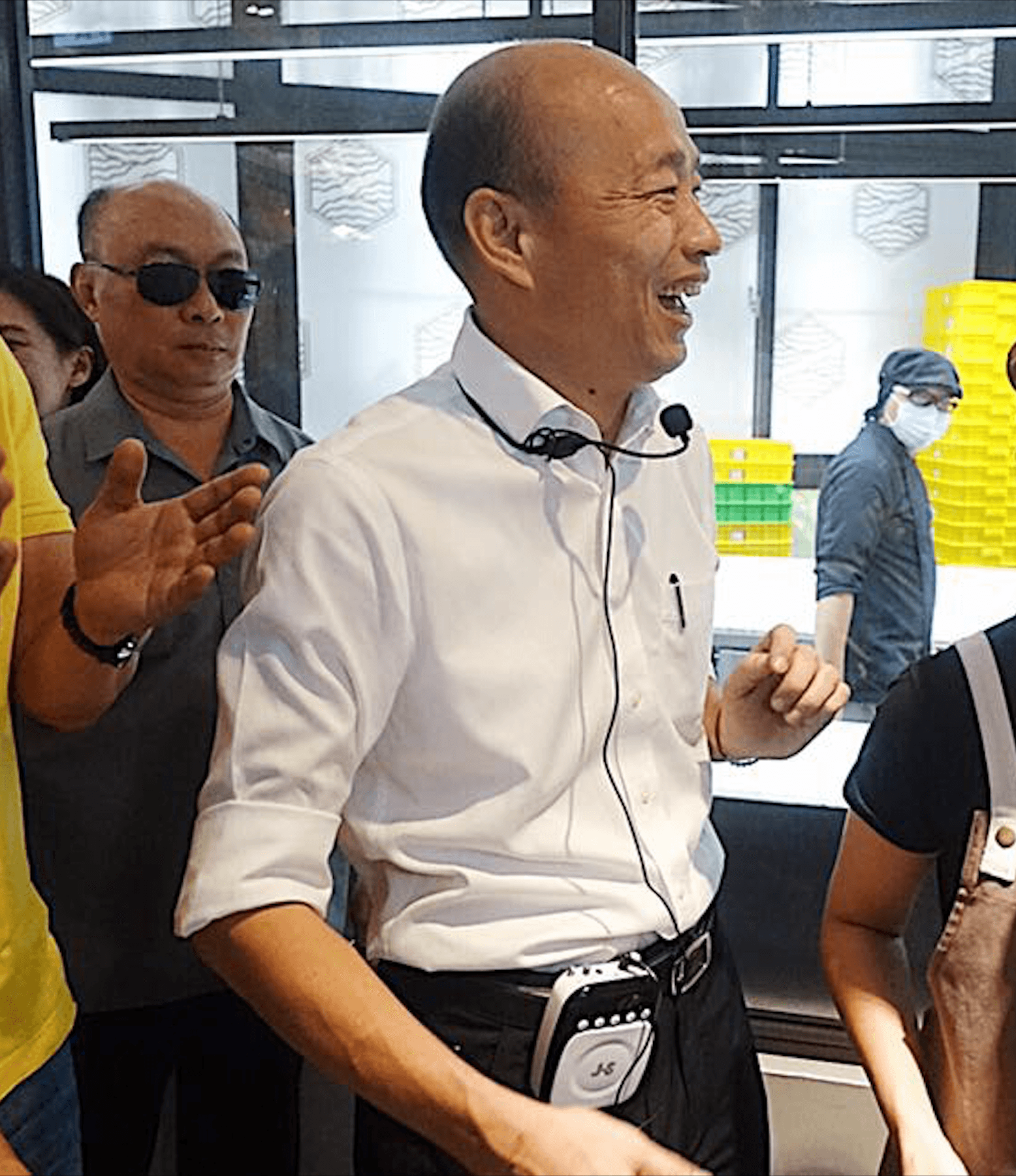 李佳芬提出學貸由政府吞下的想法，韓國瑜幫忙緩頰。（翻攝韓國瑜臉書）
