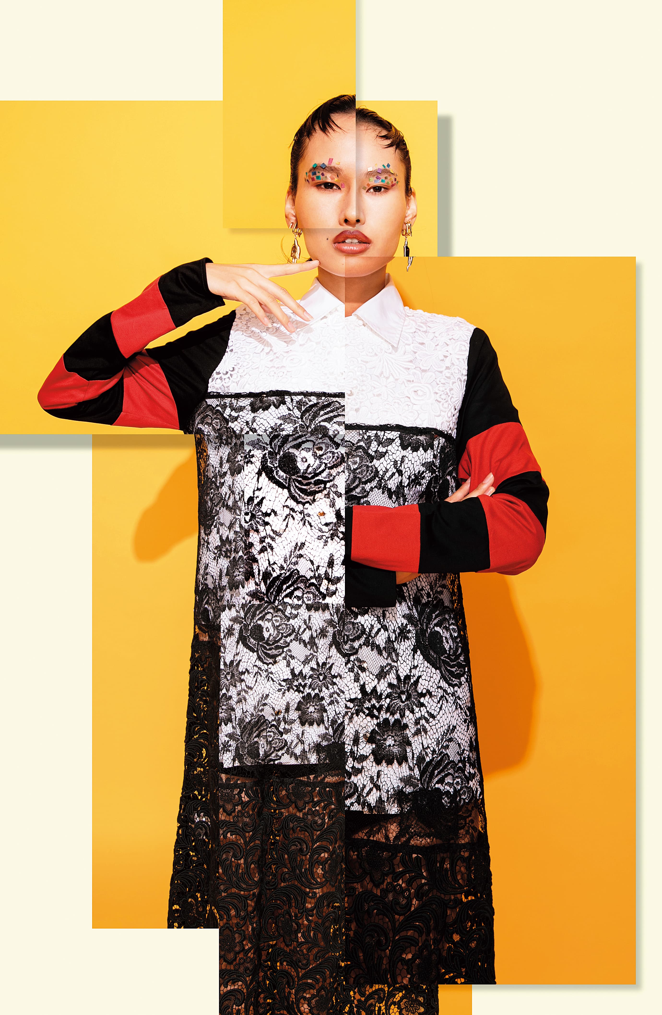 蕾絲拼接洋裝 NT$141,500 by PRADA／Bonnie耳環 NT$14,100 by Chloé