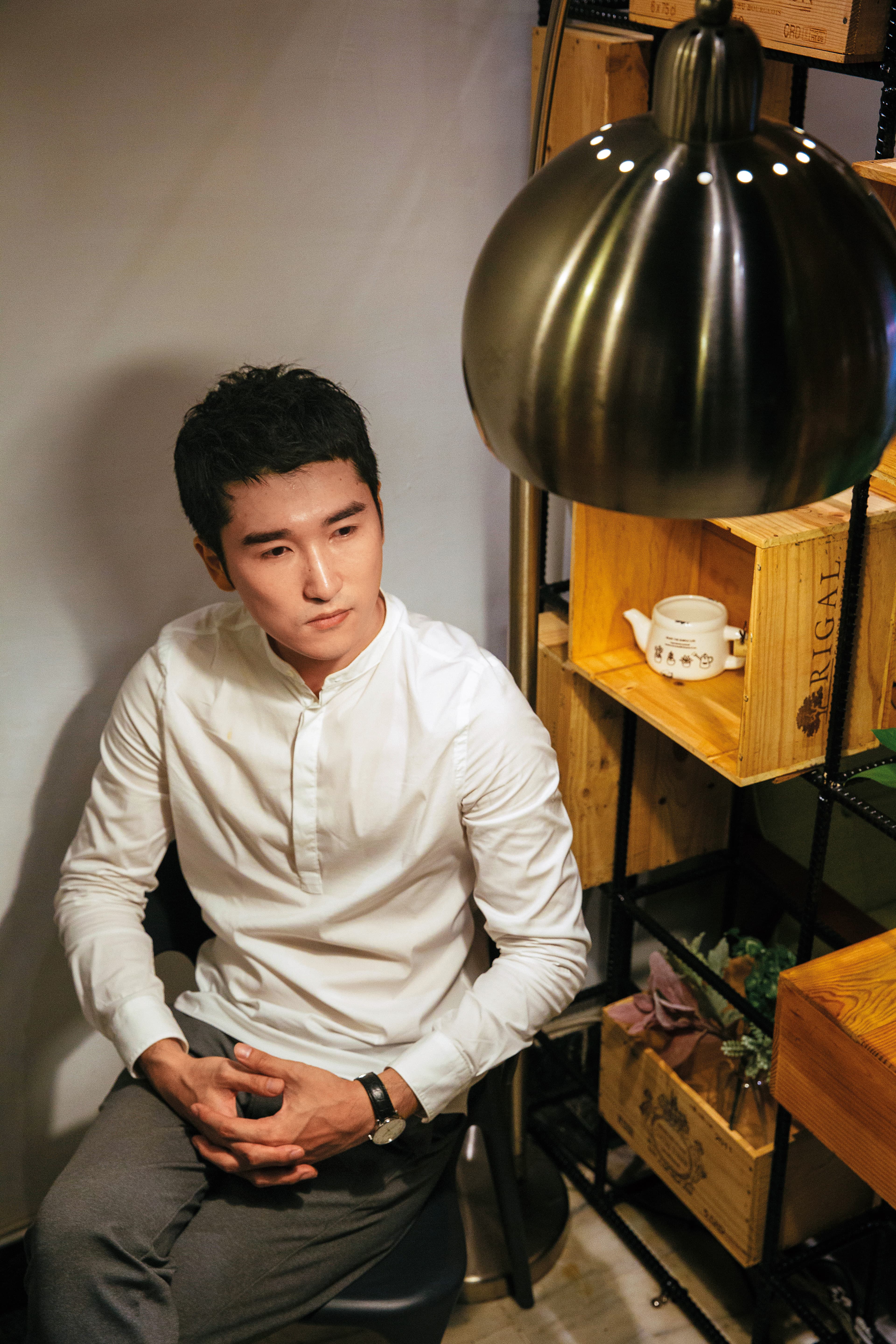 盧尚恩從念大學的時候就常被說像阮經天，長得天生一副明星臉。
