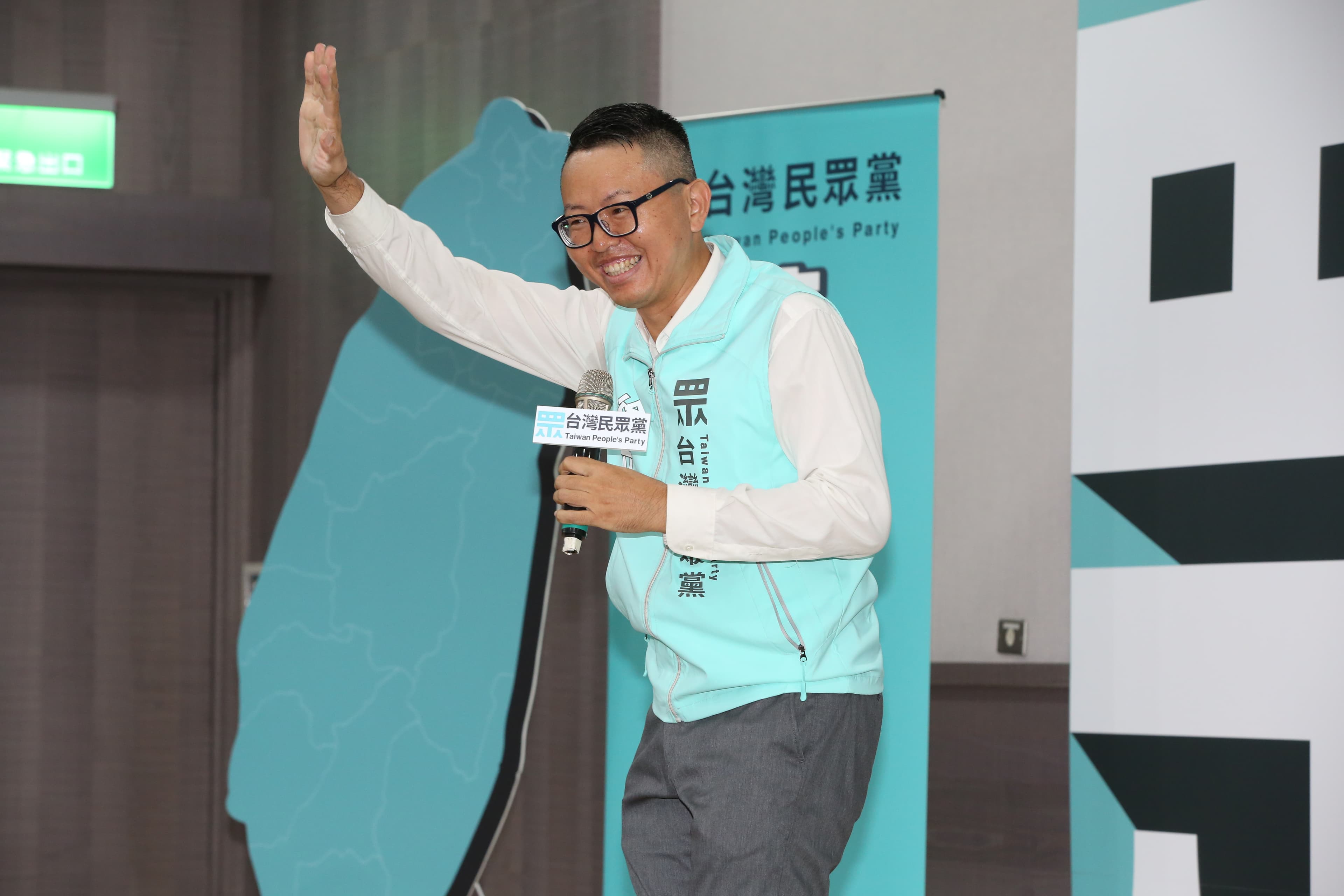 議員徐立信今日在議會上針對色情店議題，質詢台北市警察局長陳嘉昌。本刊資料照