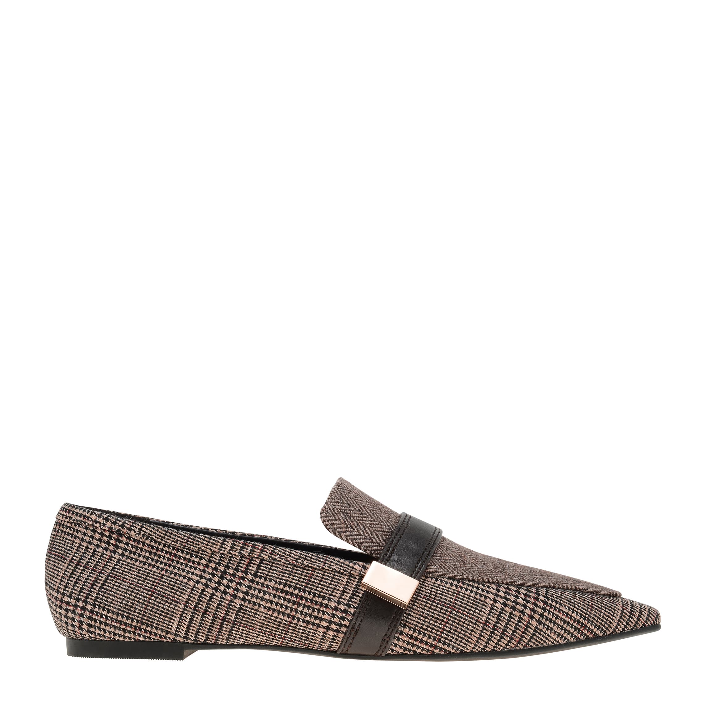 金屬格紋樂福鞋，NT$1,690。（CHARLES & KEITH提供）