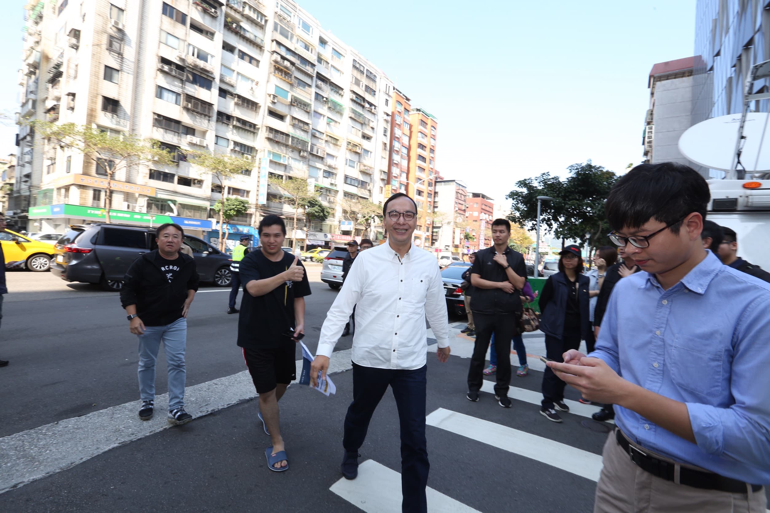 朱立倫上午出席蔣萬安競選總部成立造勢。